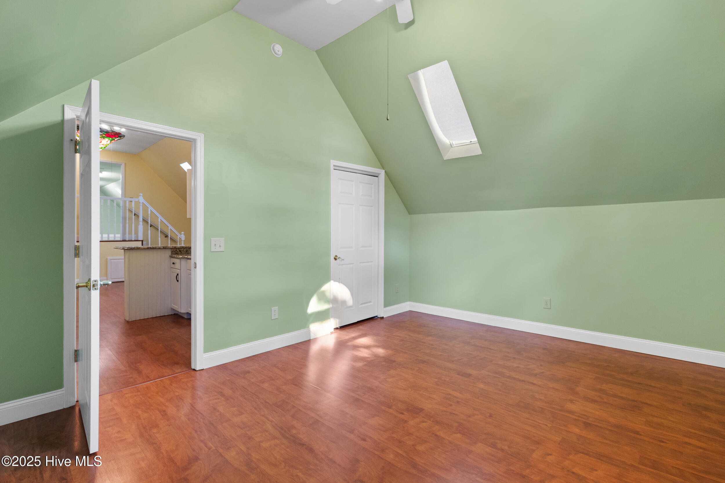 100531940 | Photo 51