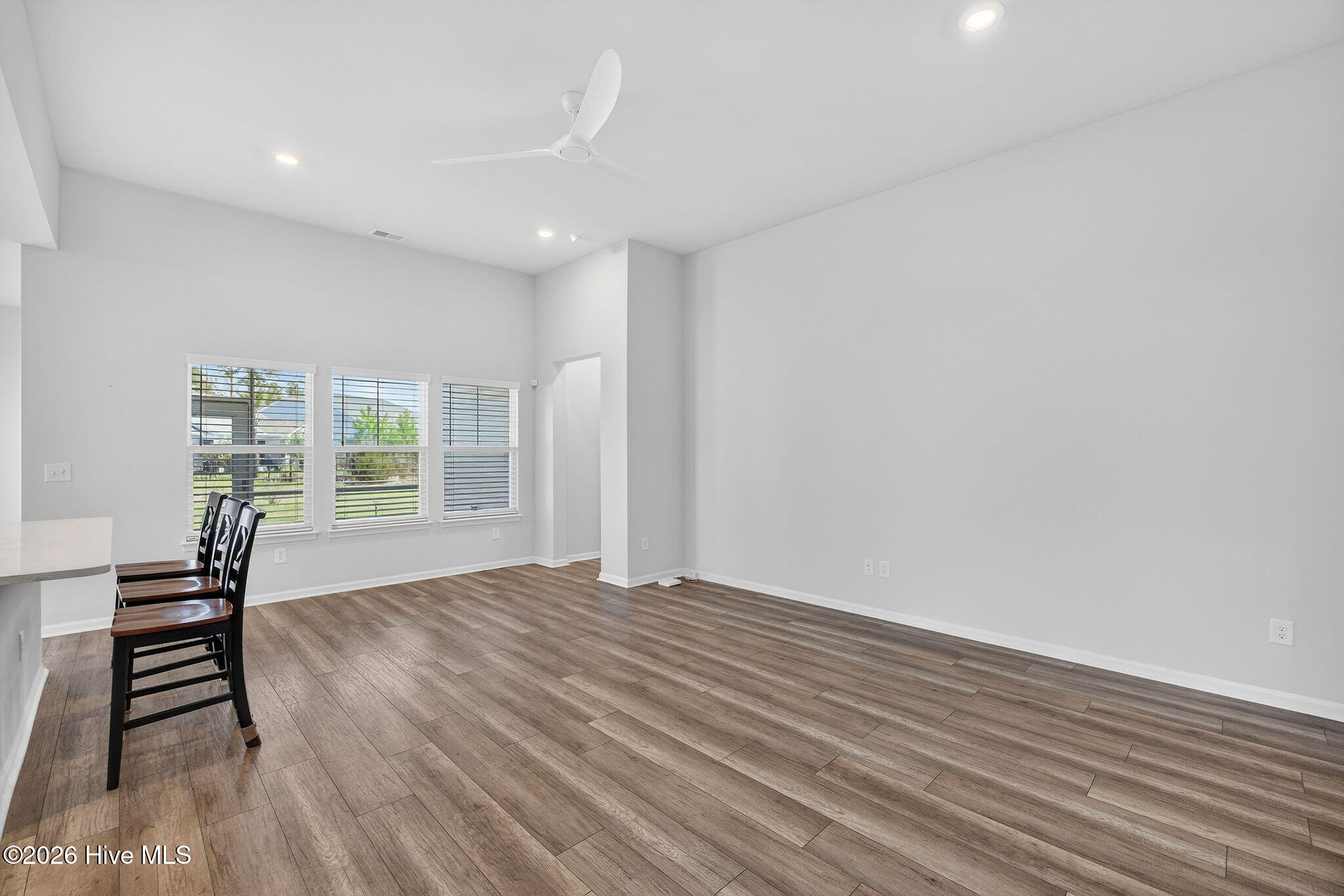 100561560 | Photo 10