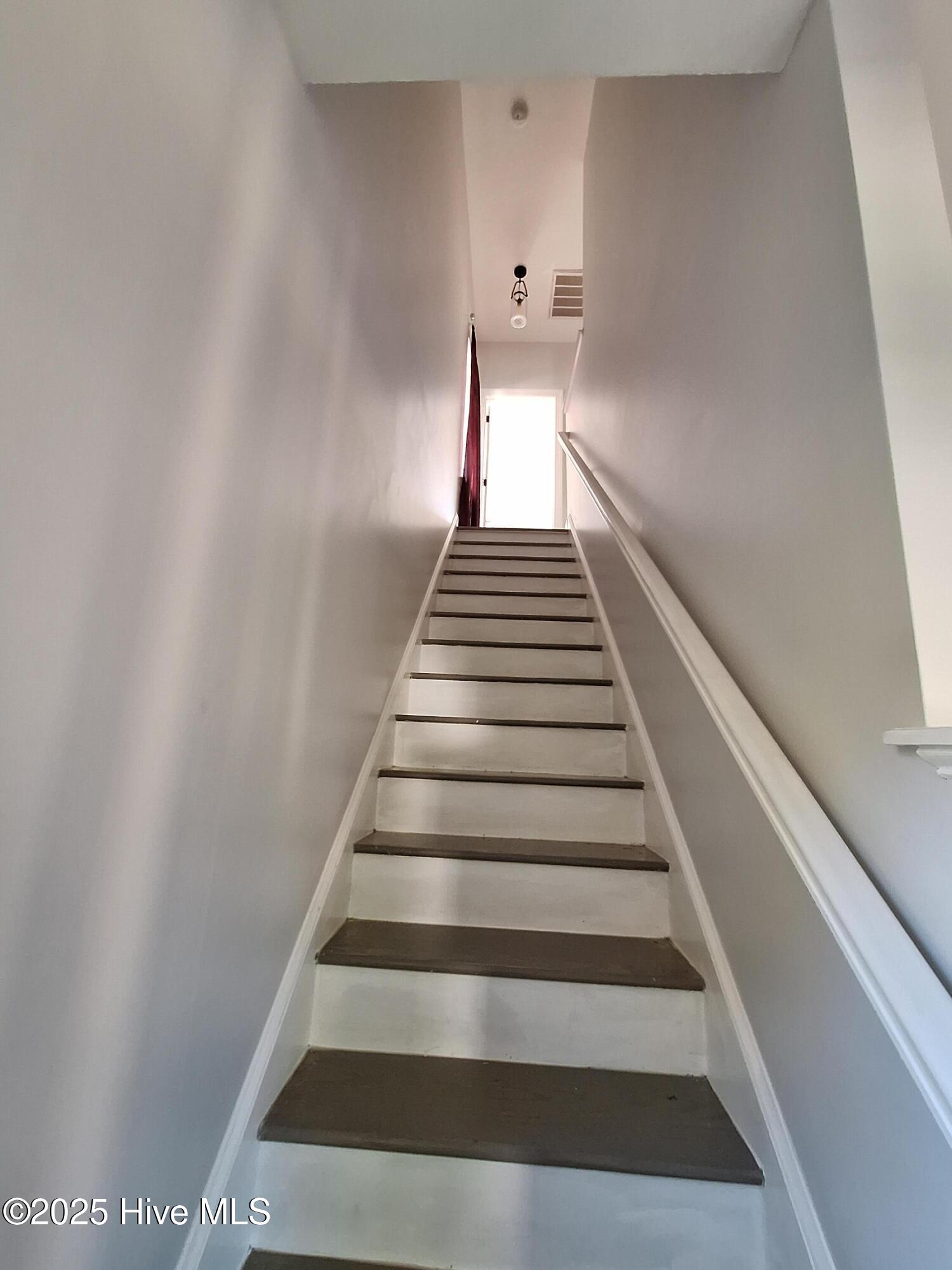 100563488 | Photo 16