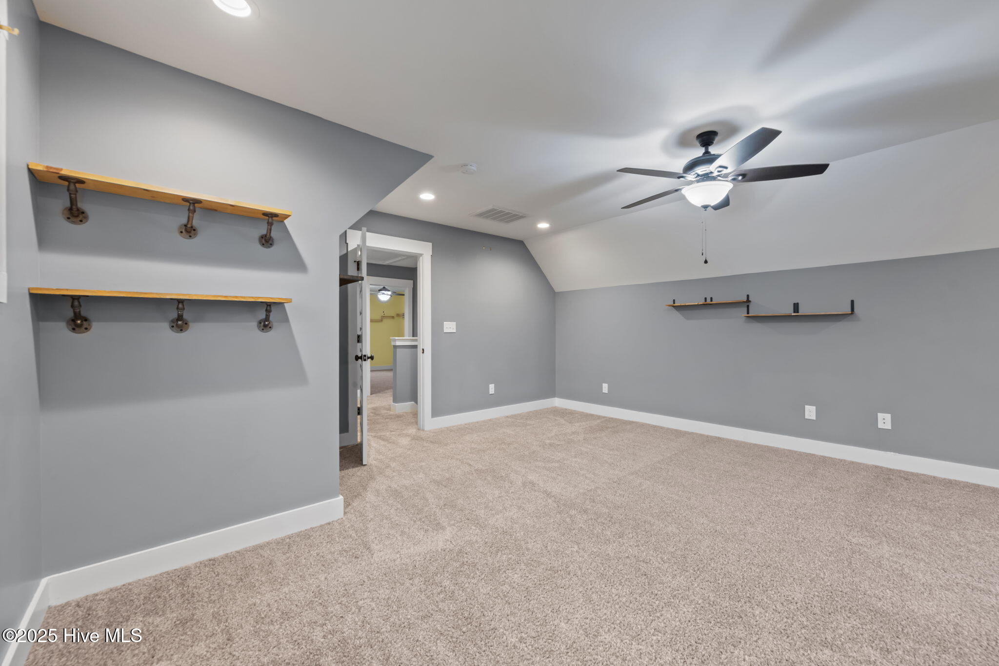 100544347 | Photo 31