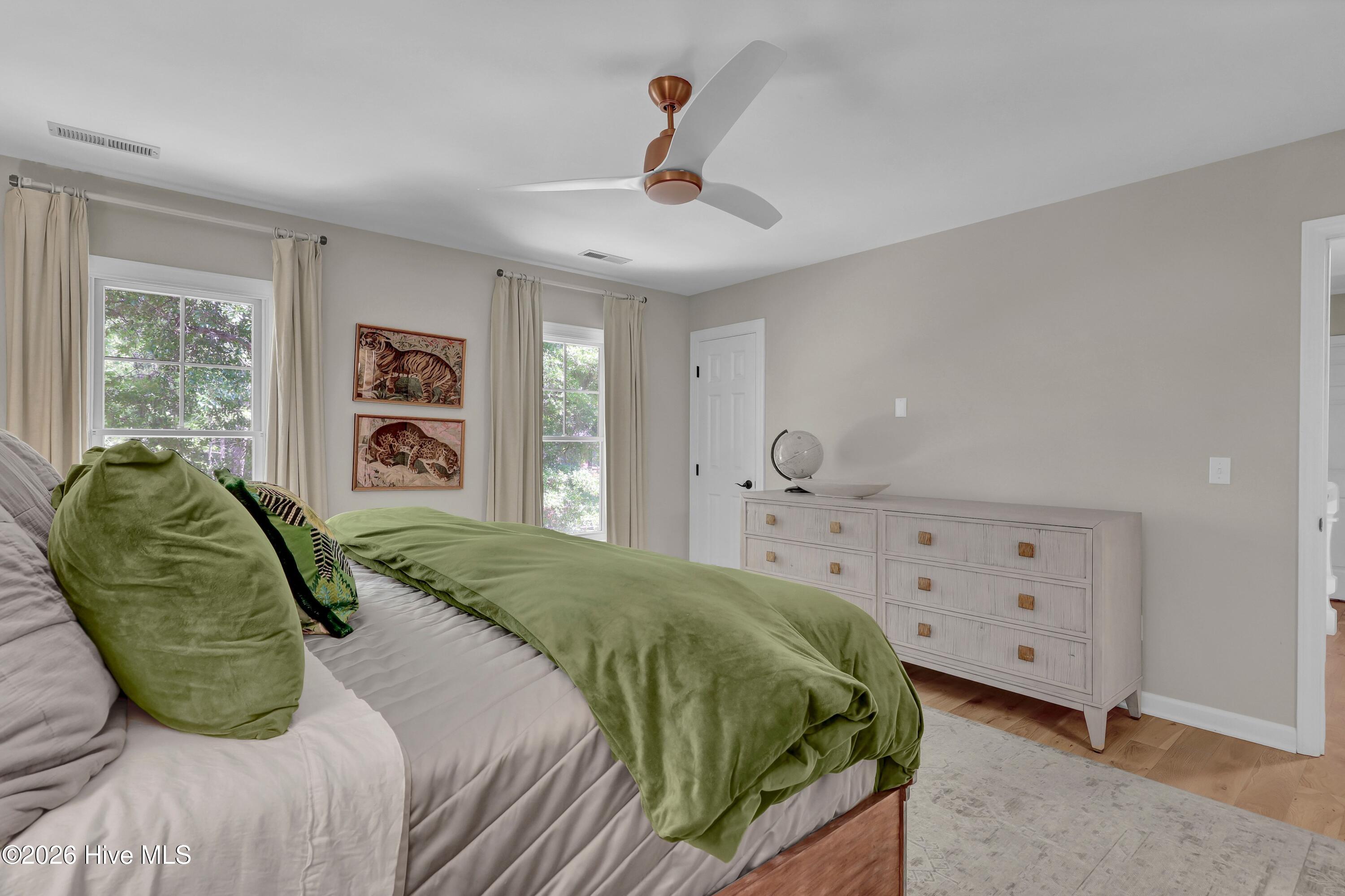 100569392 | Photo 23