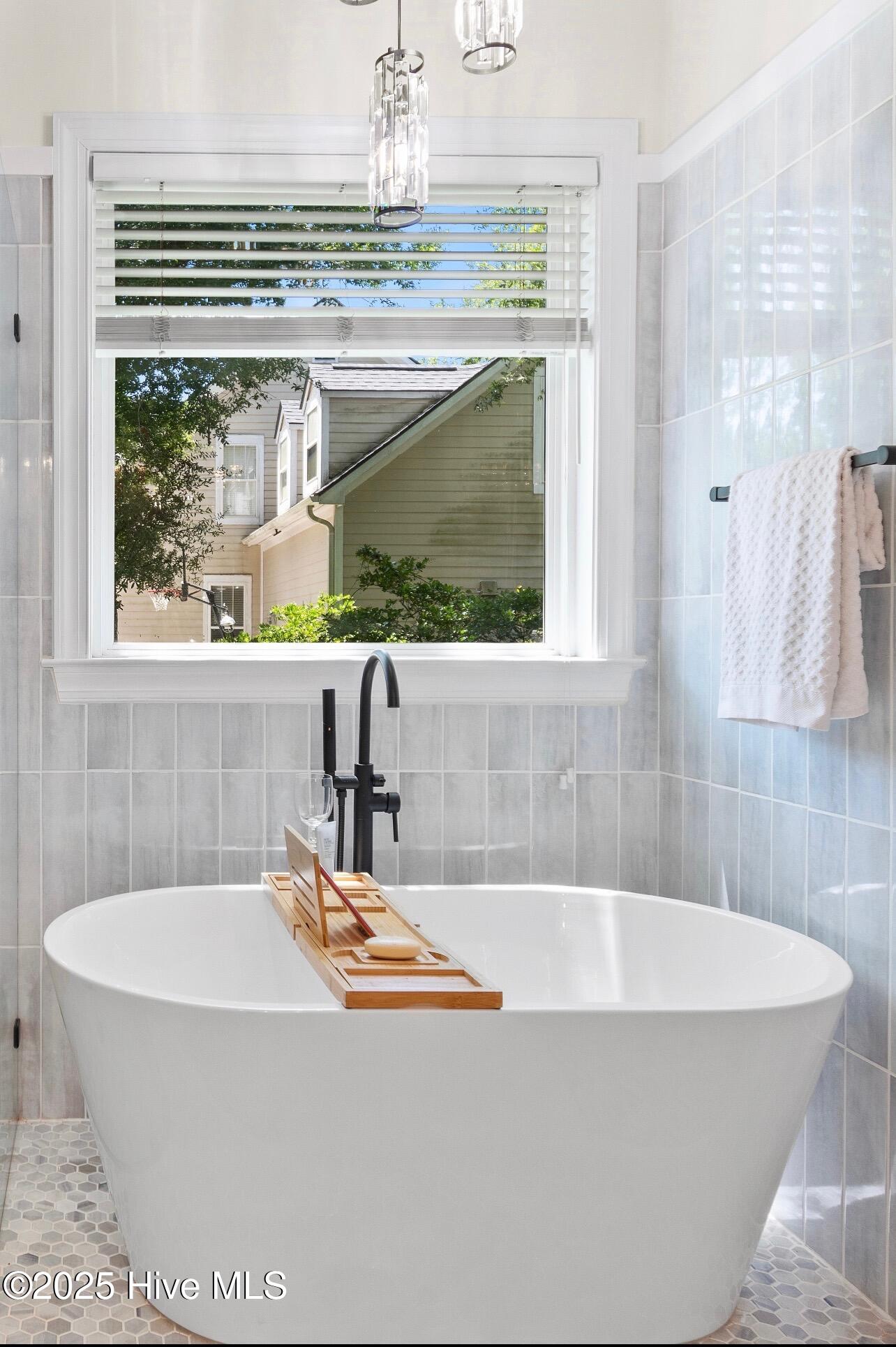 100522421 | Photo 38