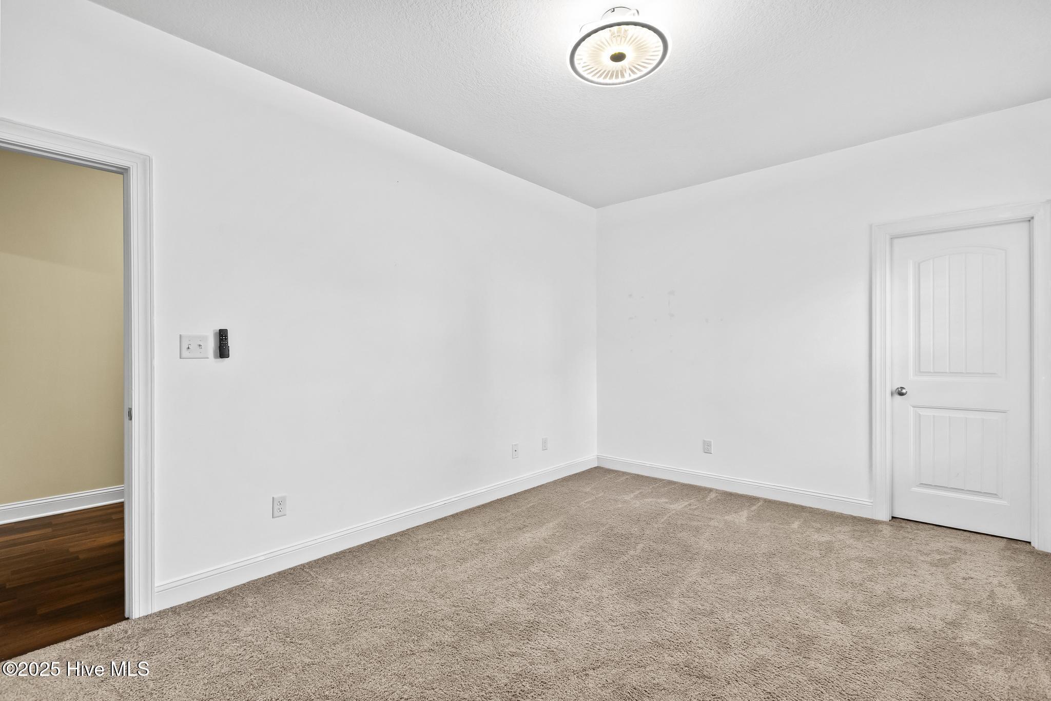 100536910 | Photo 36