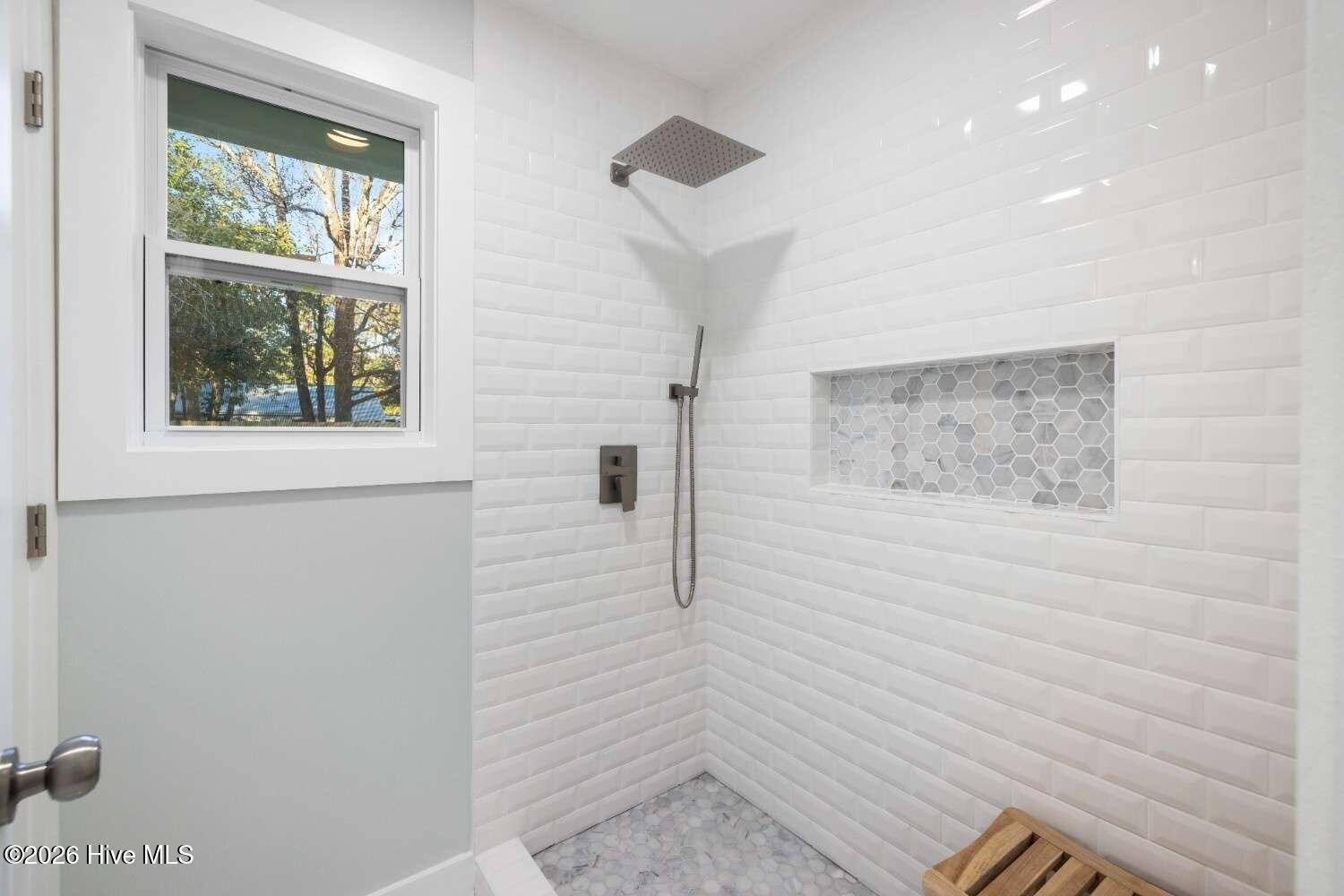 100549335 | Photo 22