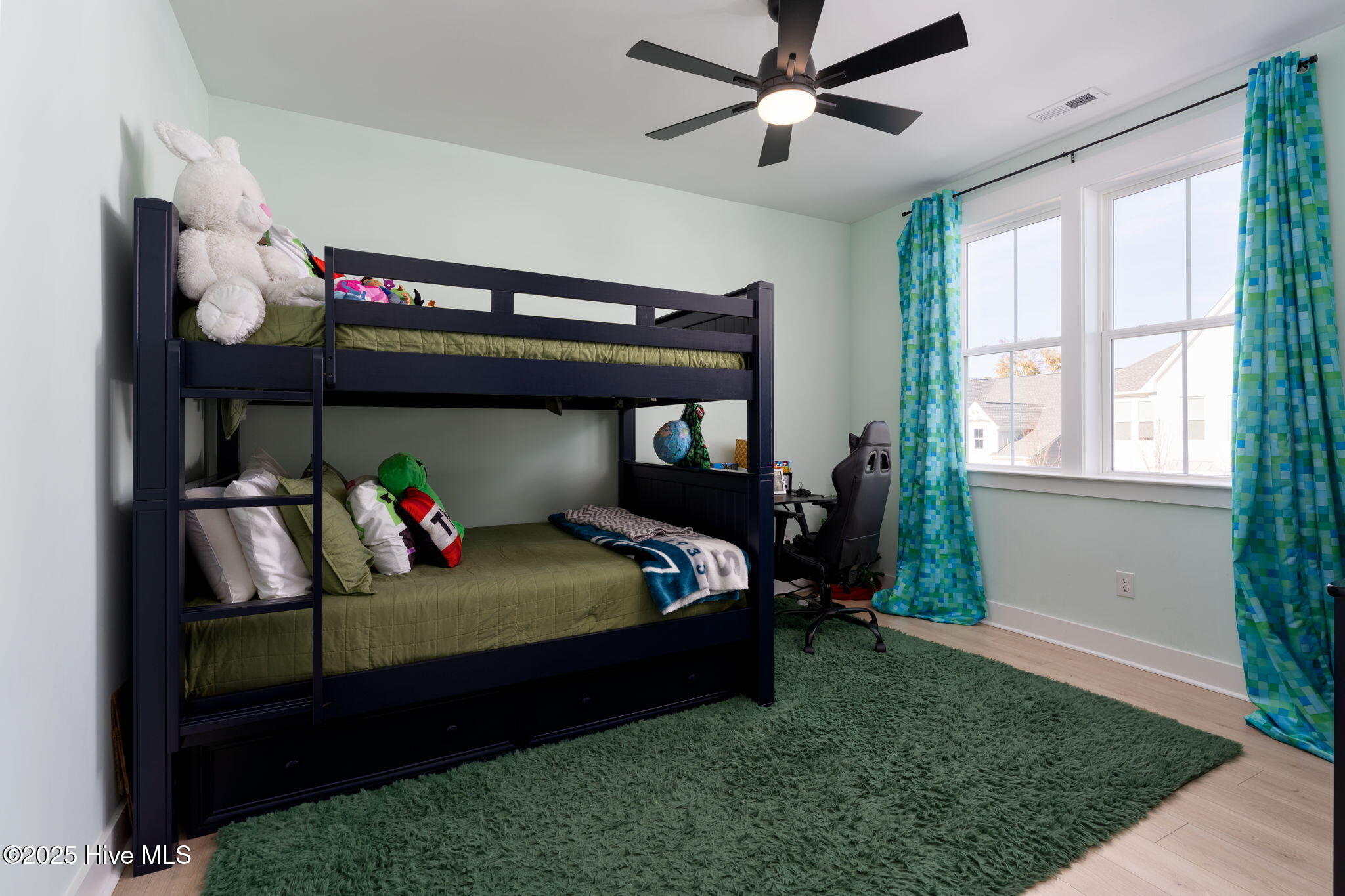 100542365 | Photo 33