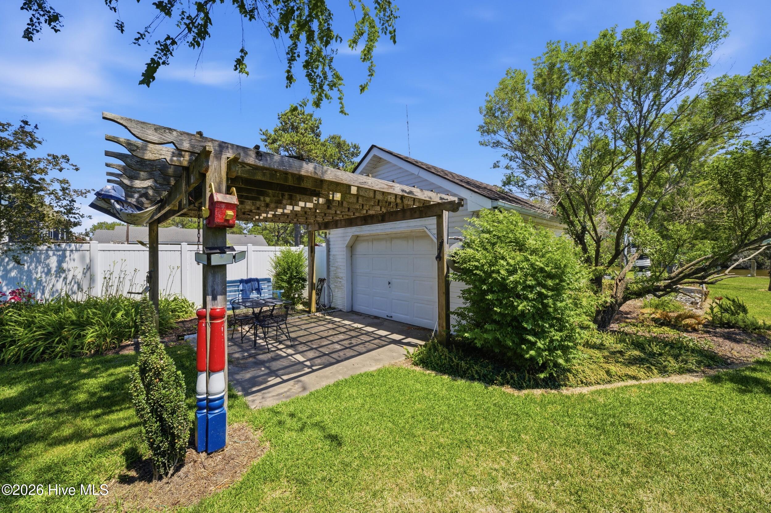 detached garage