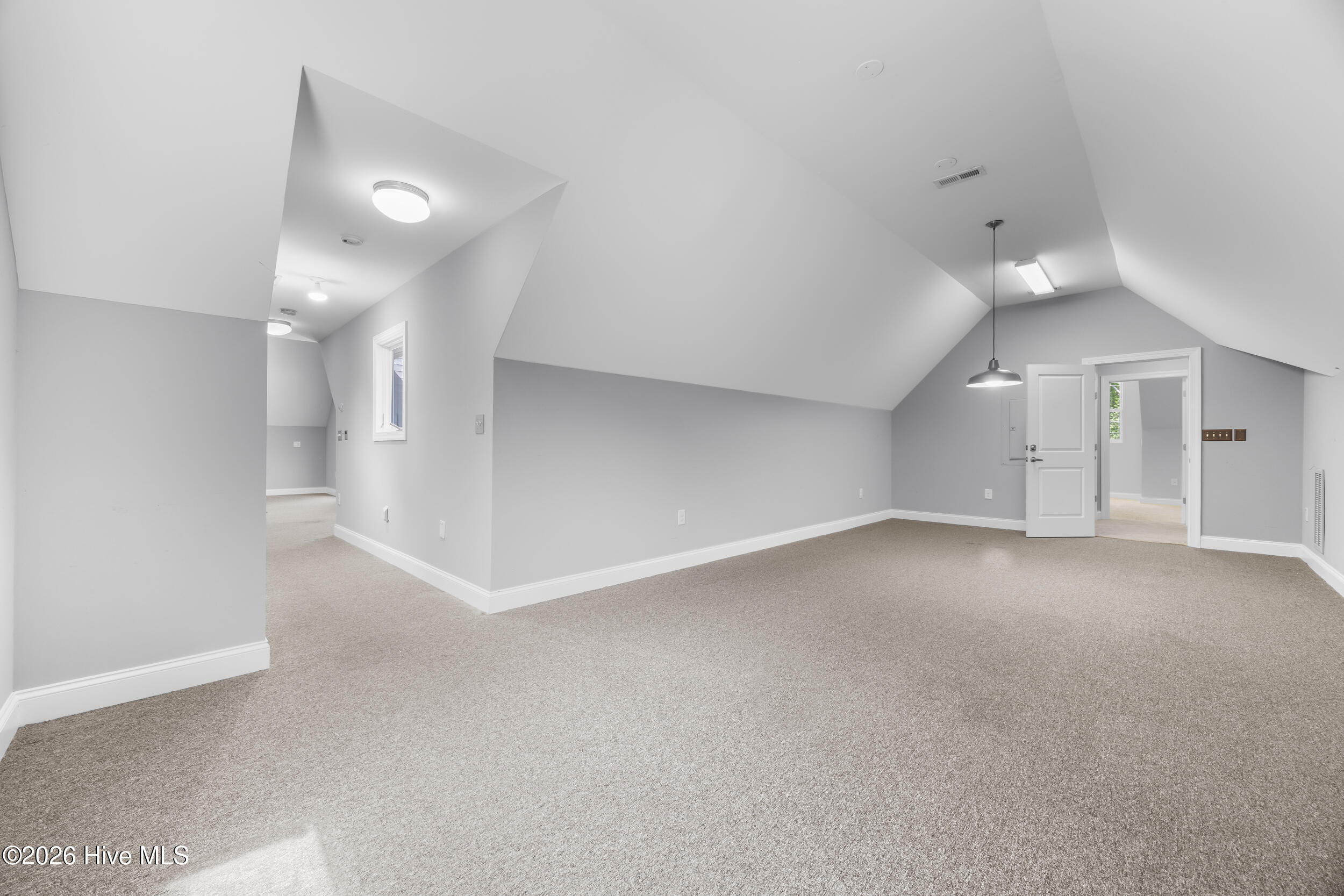 100569624 | Photo 40