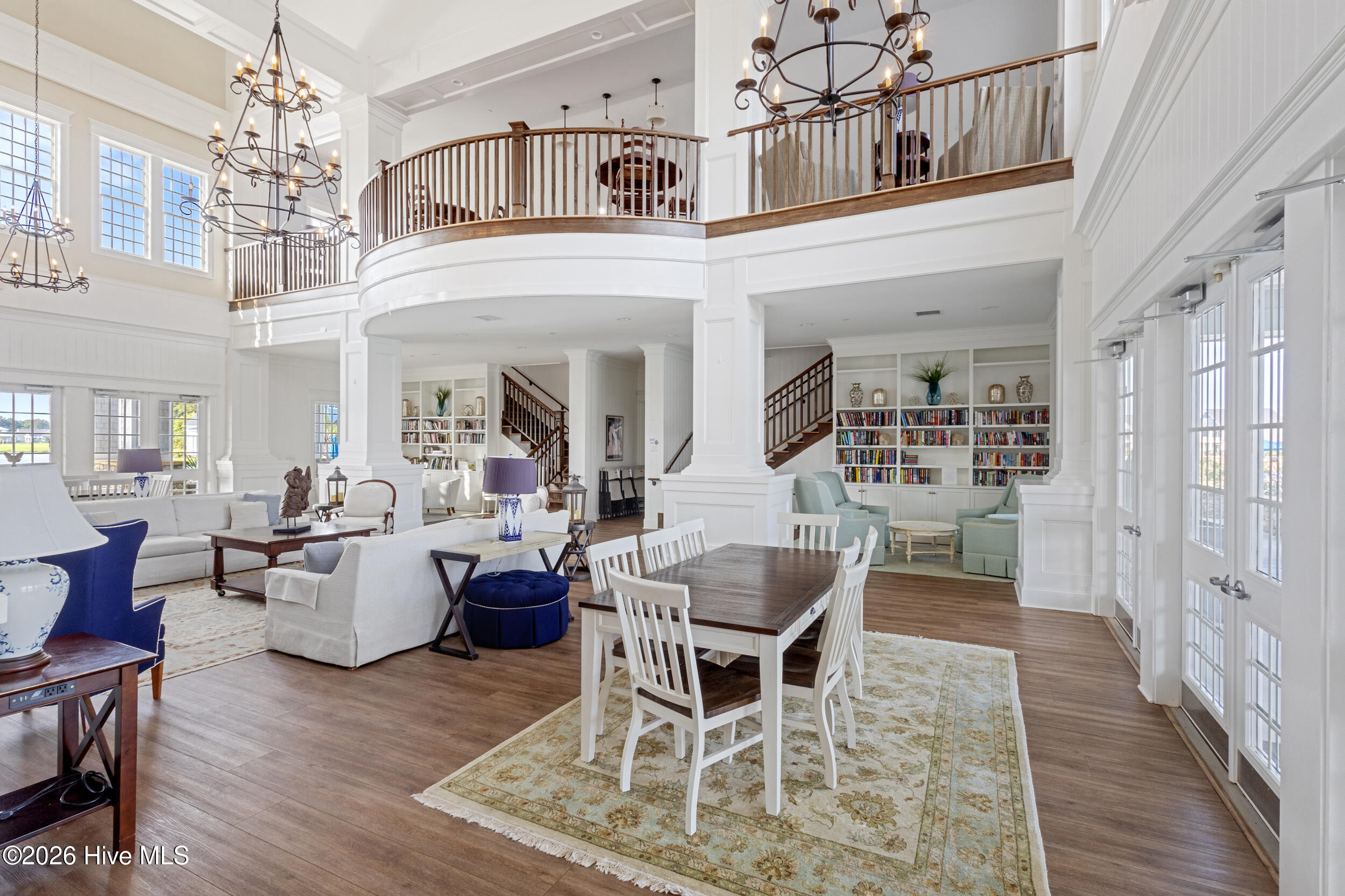 100570688 | Photo 81