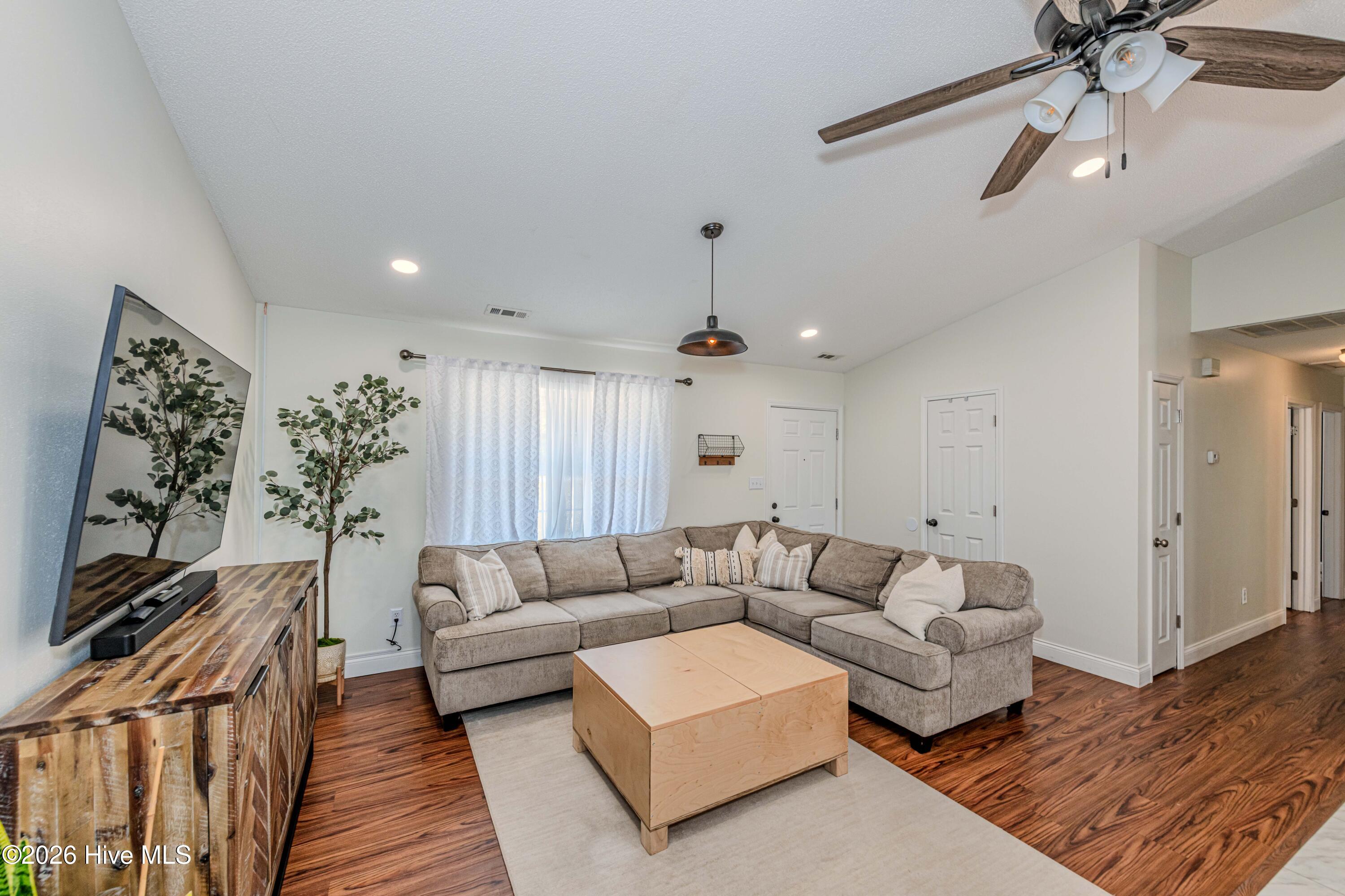 100564633 | Photo 16