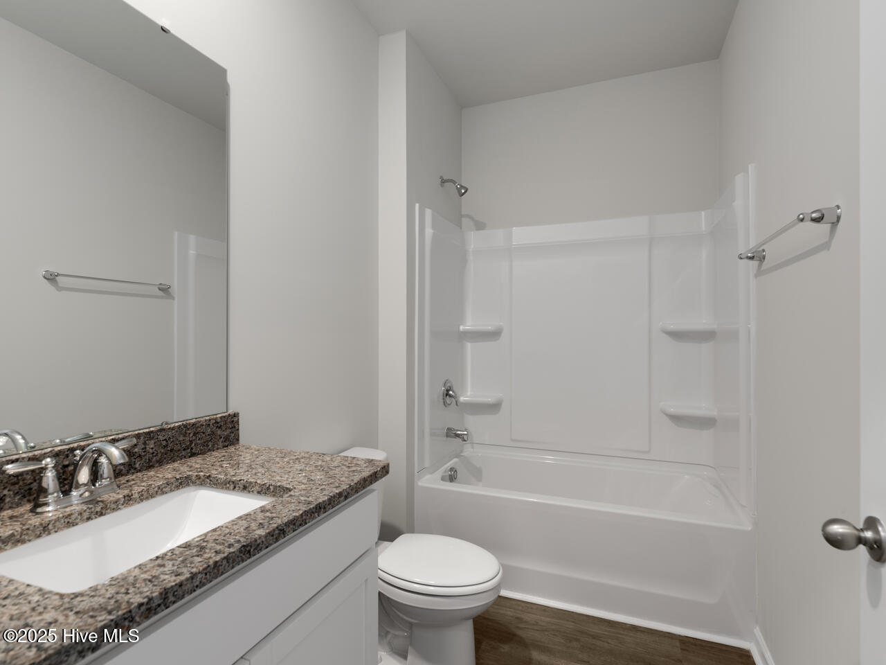 100562093 | Photo 26