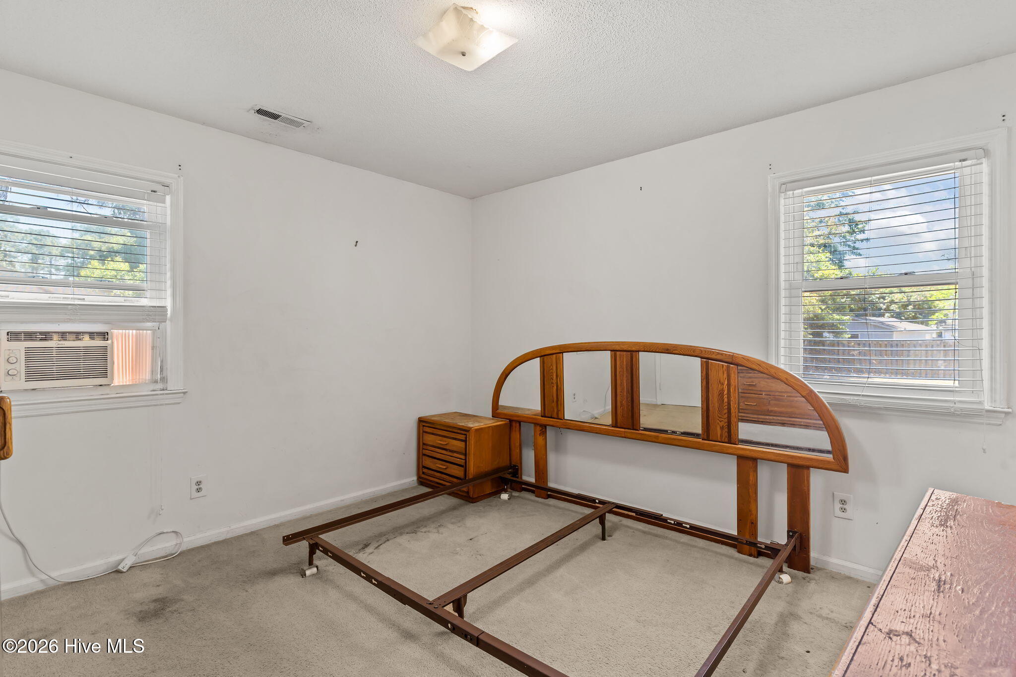 100569090 | Photo 22