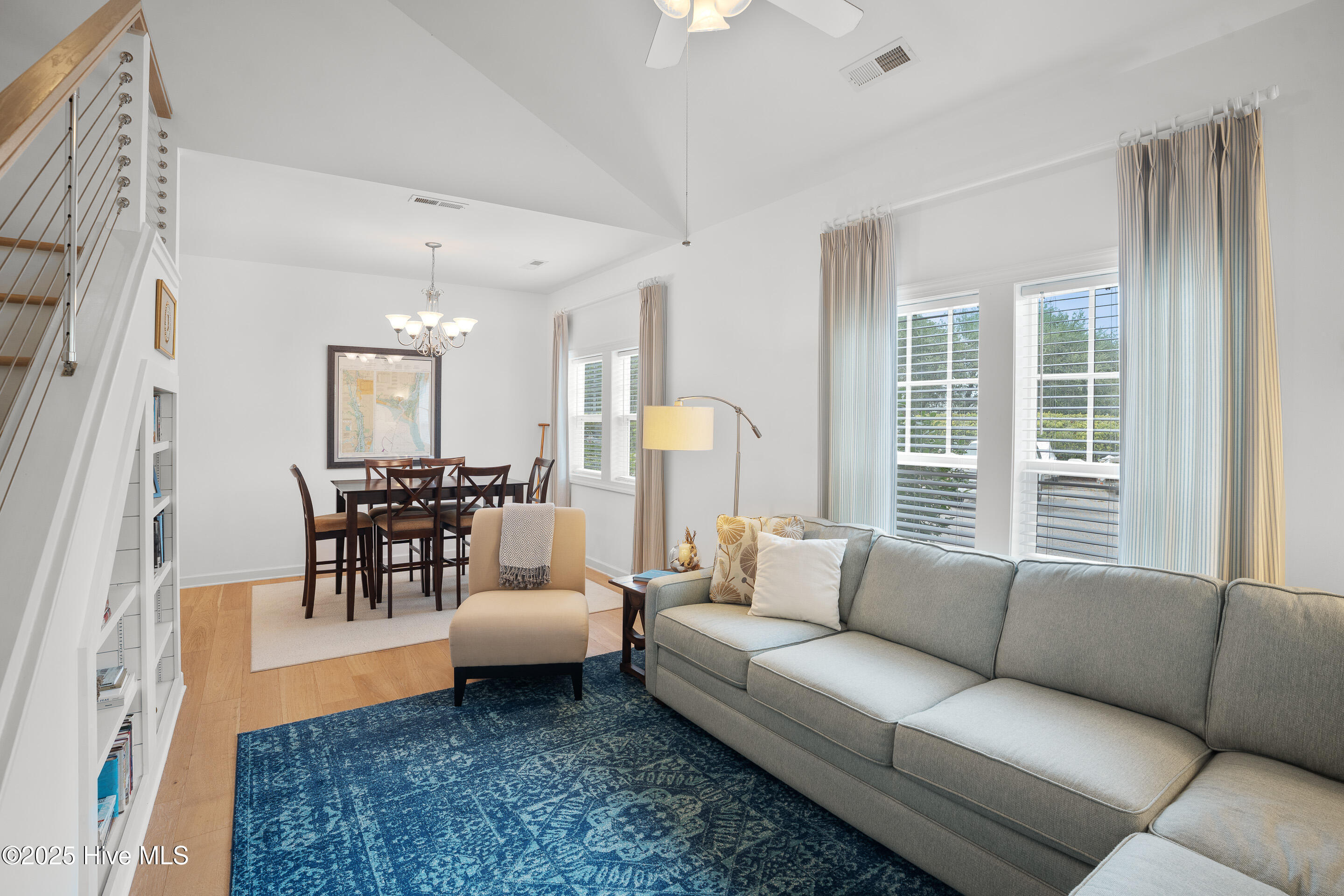 100526442 | Photo 10