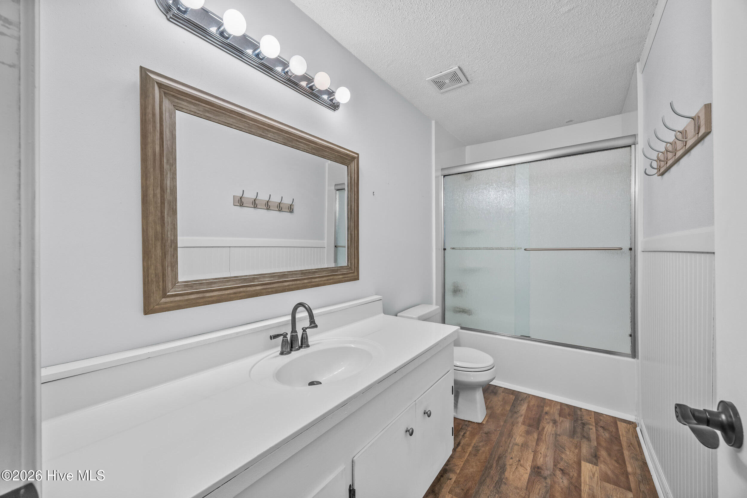 100546572 | Photo 15