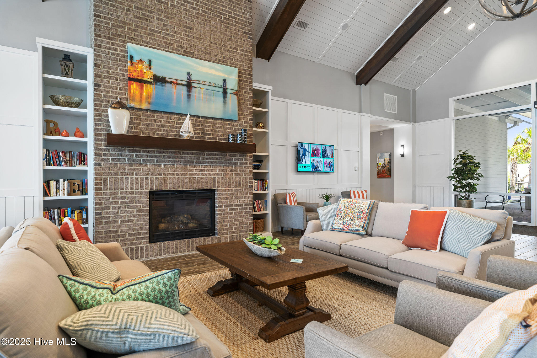 100522757 | Photo 56