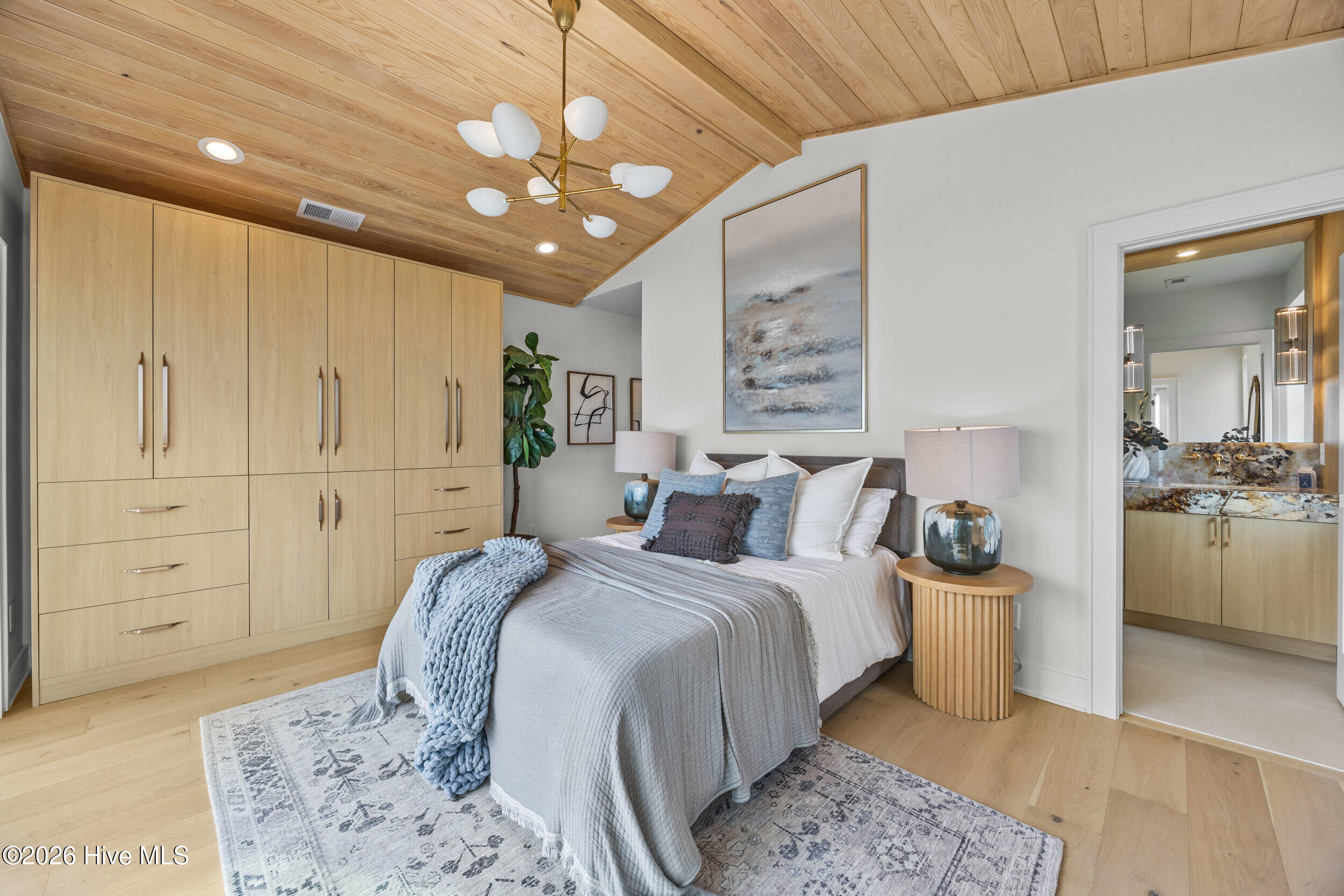 100557760 | Photo 31