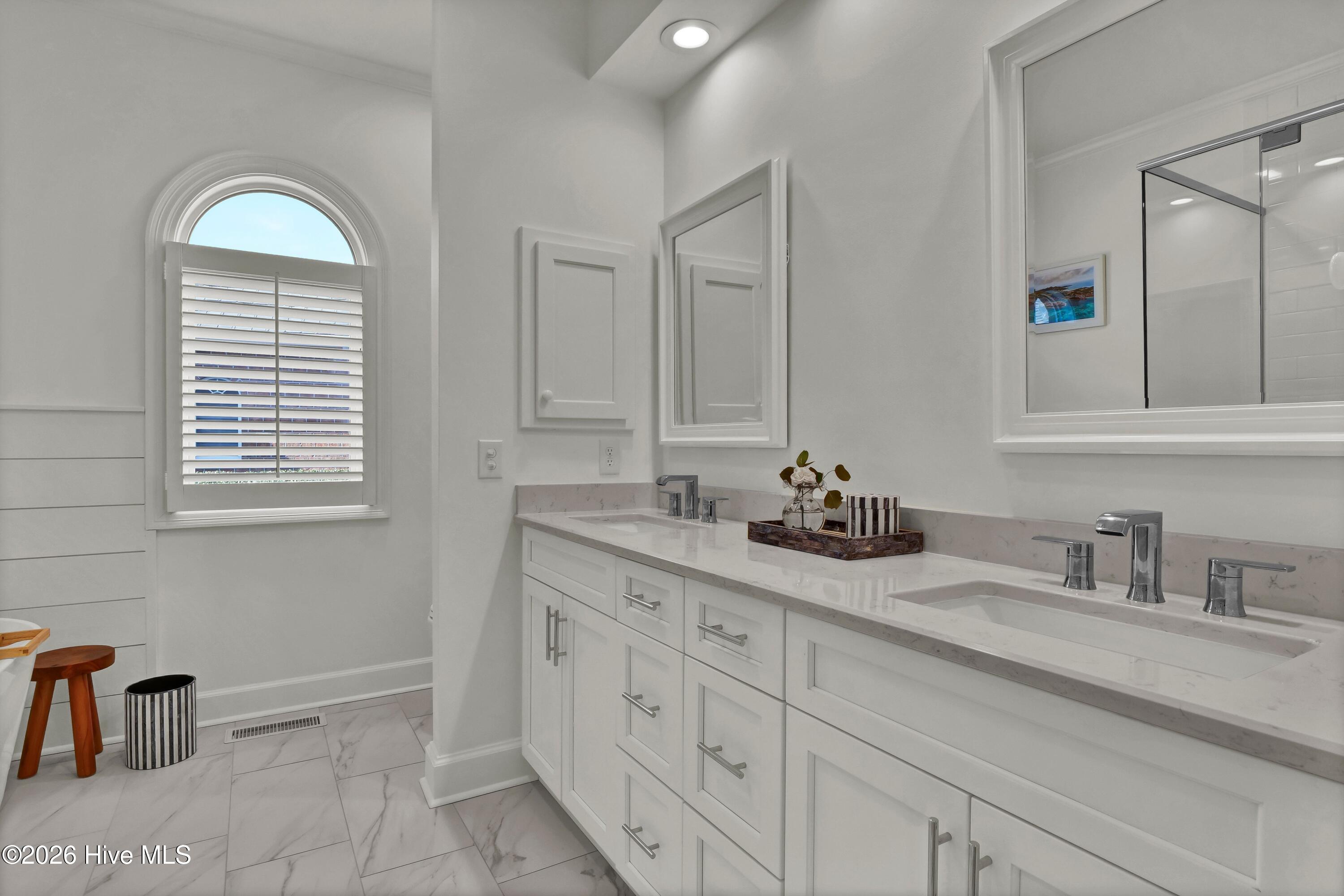 100552797 | Photo 27