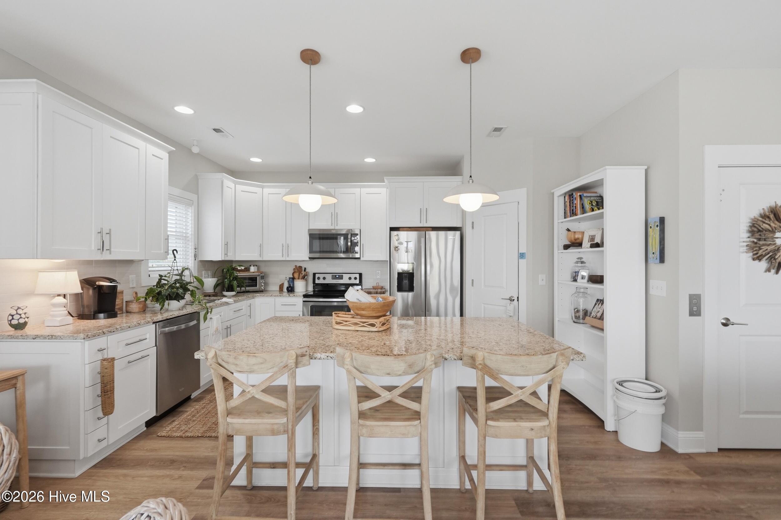 100562493 | Photo 12