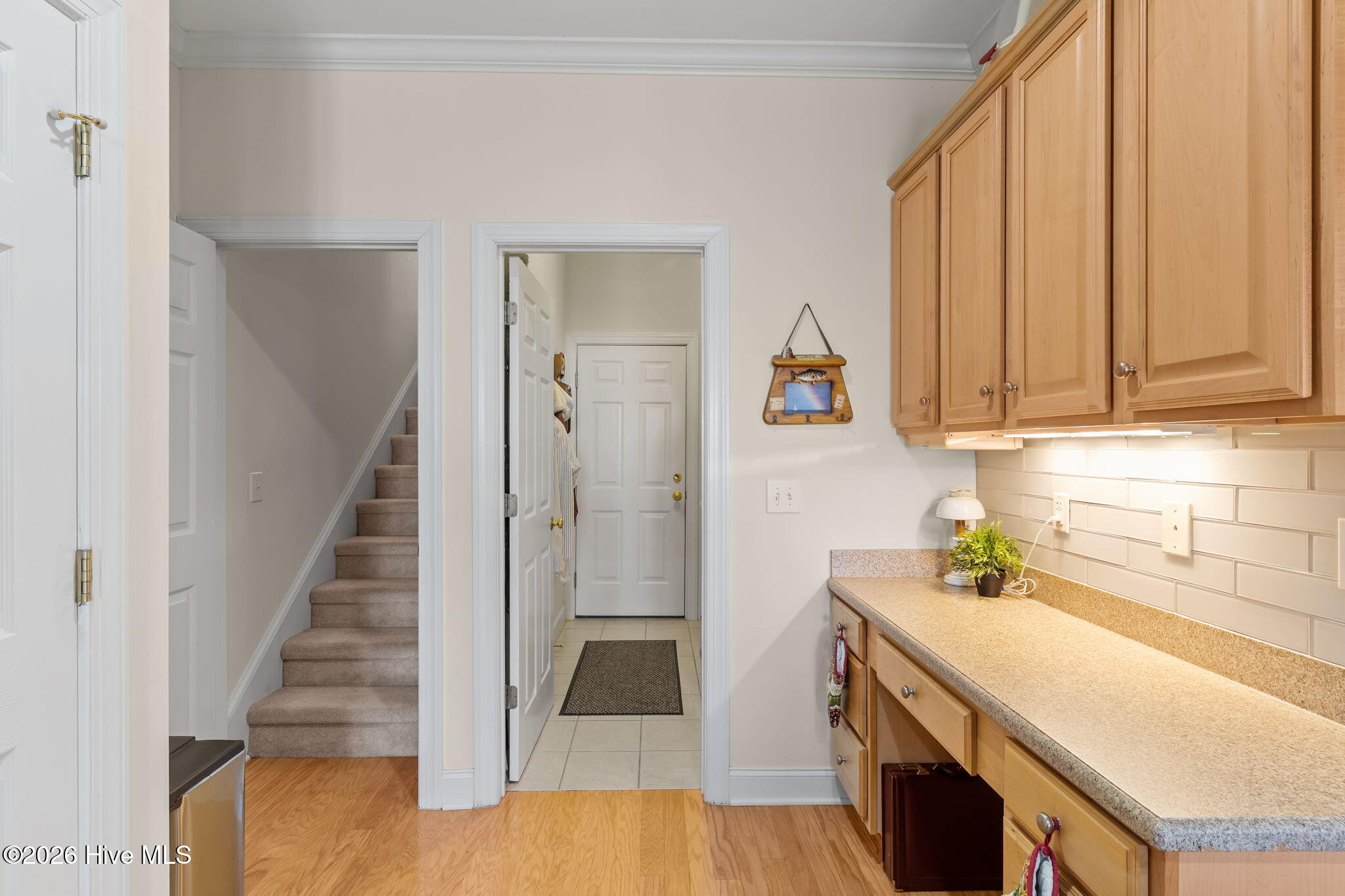 100562859 | Photo 25