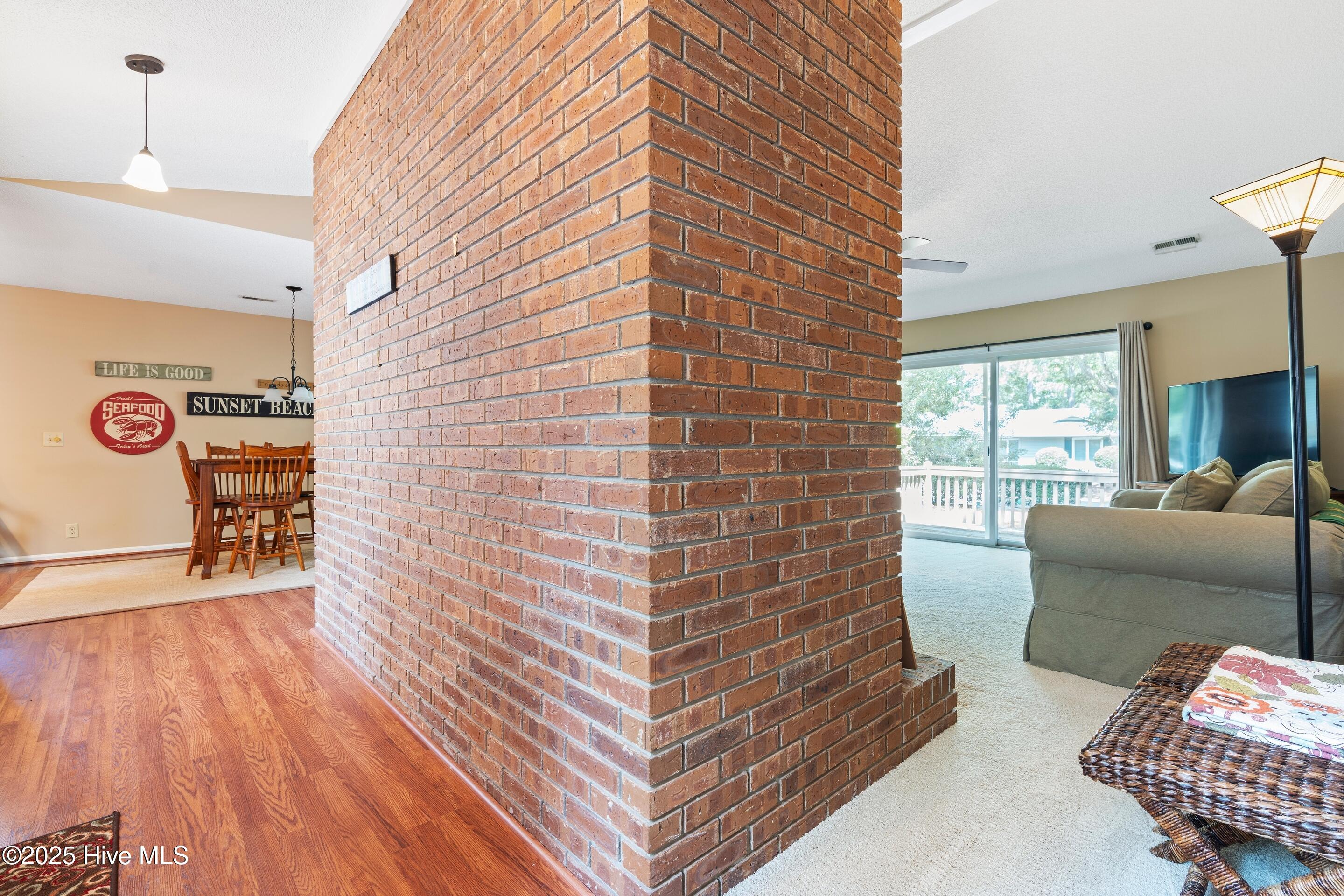 100517160 | Photo 13