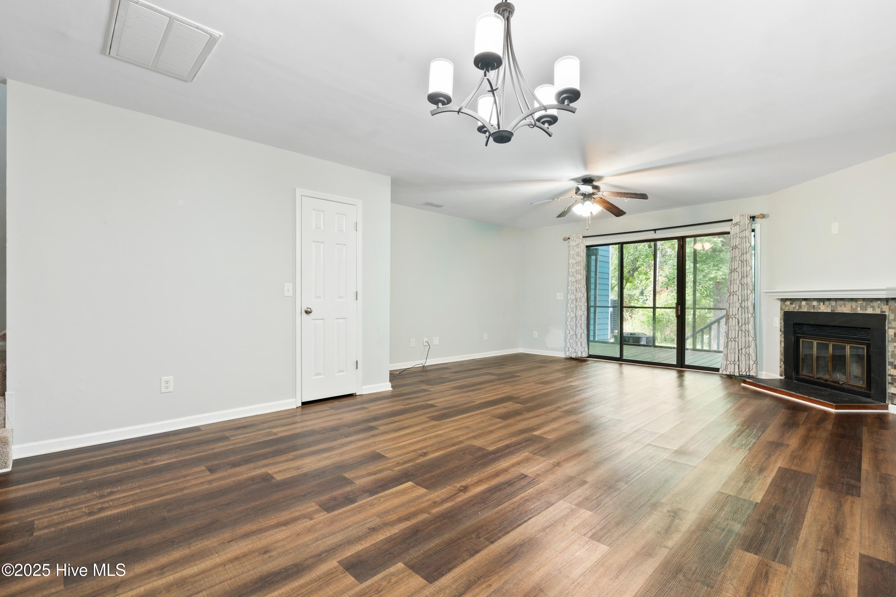 100517492 | Photo 10