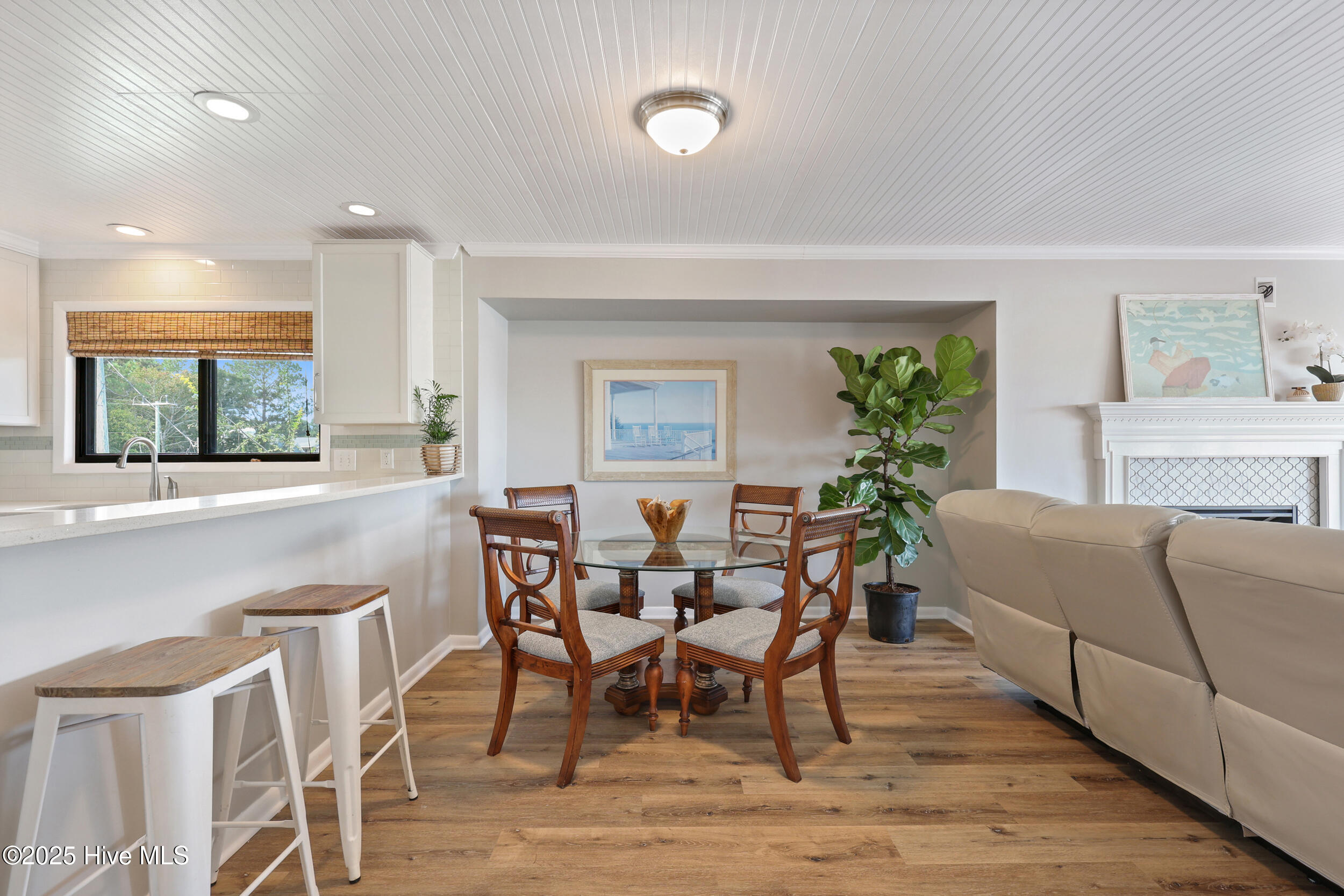 100531692 | Photo 10