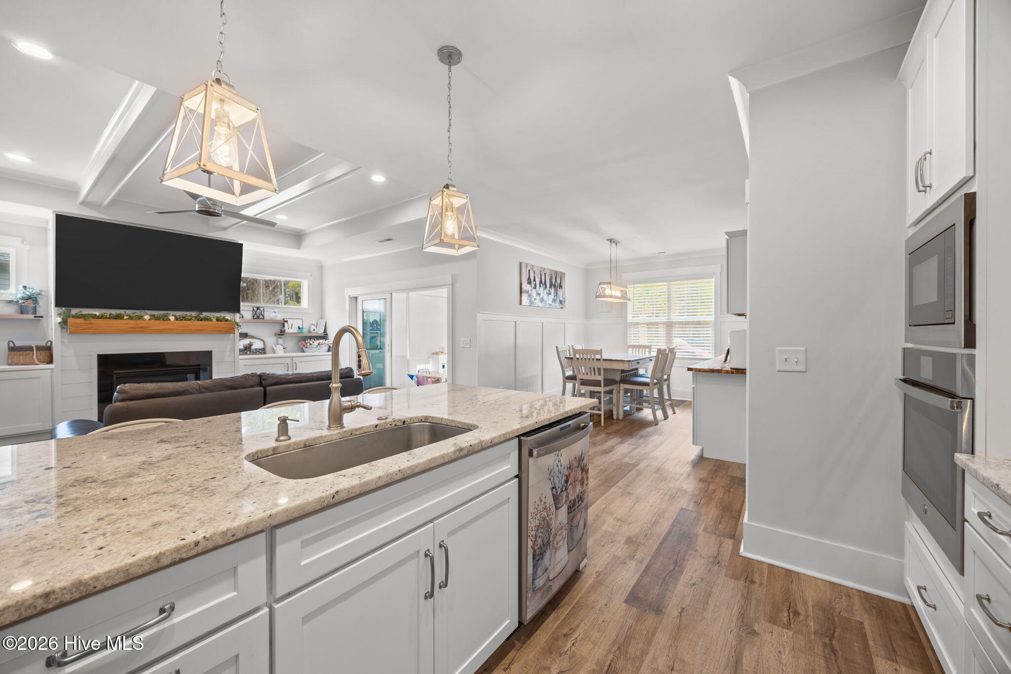 100556932 | Photo 12