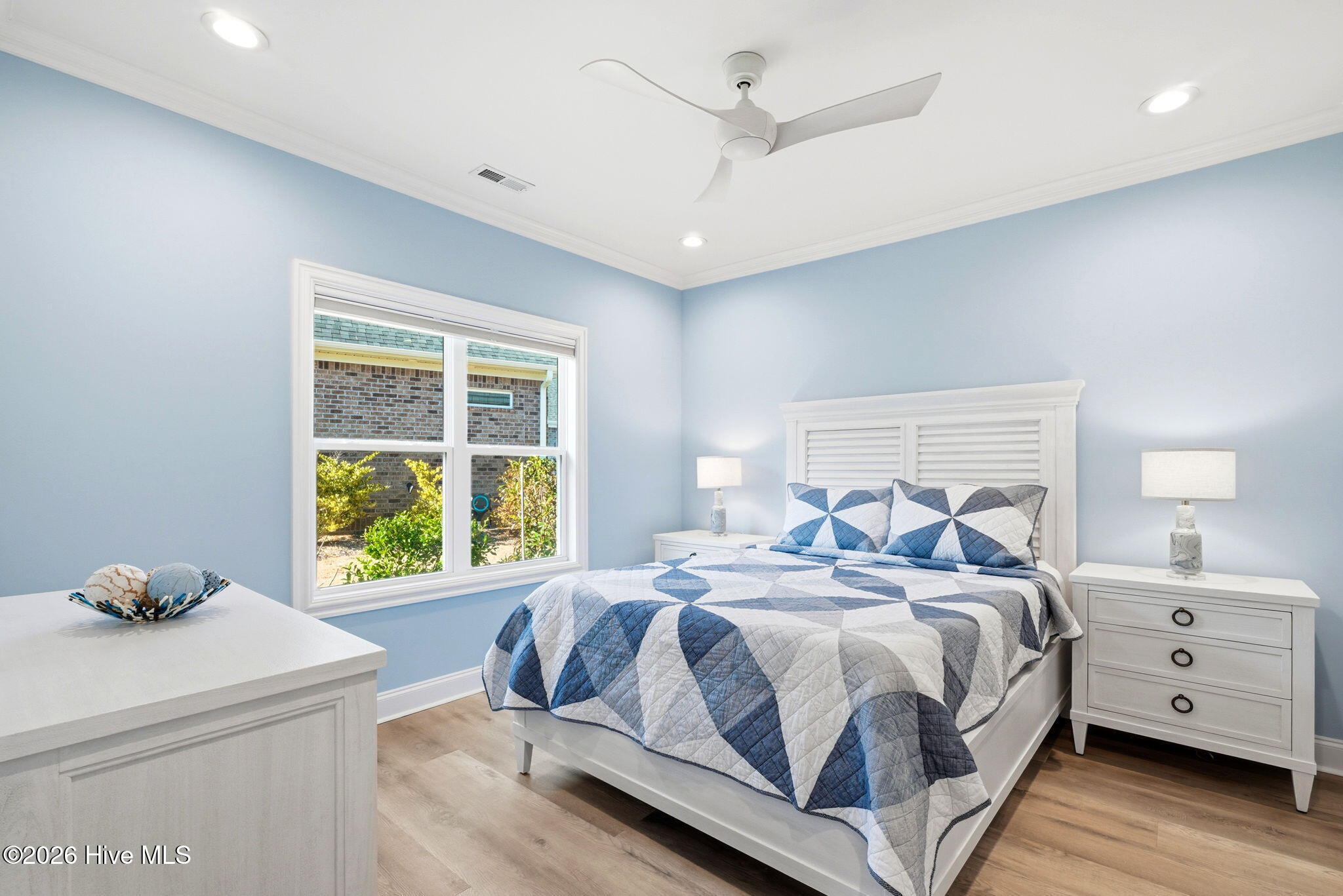 100555093 | Photo 30