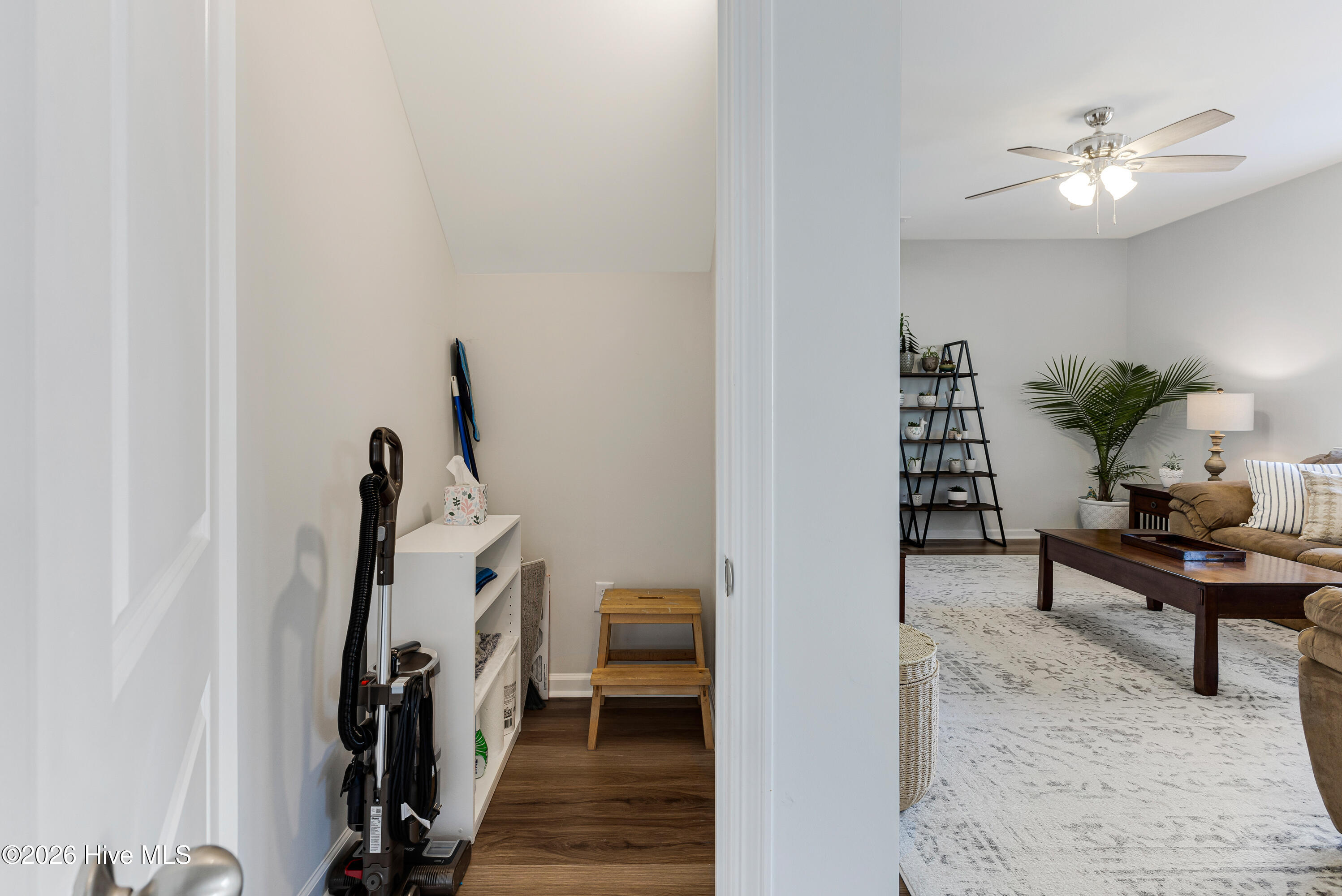 100565861 | Photo 27