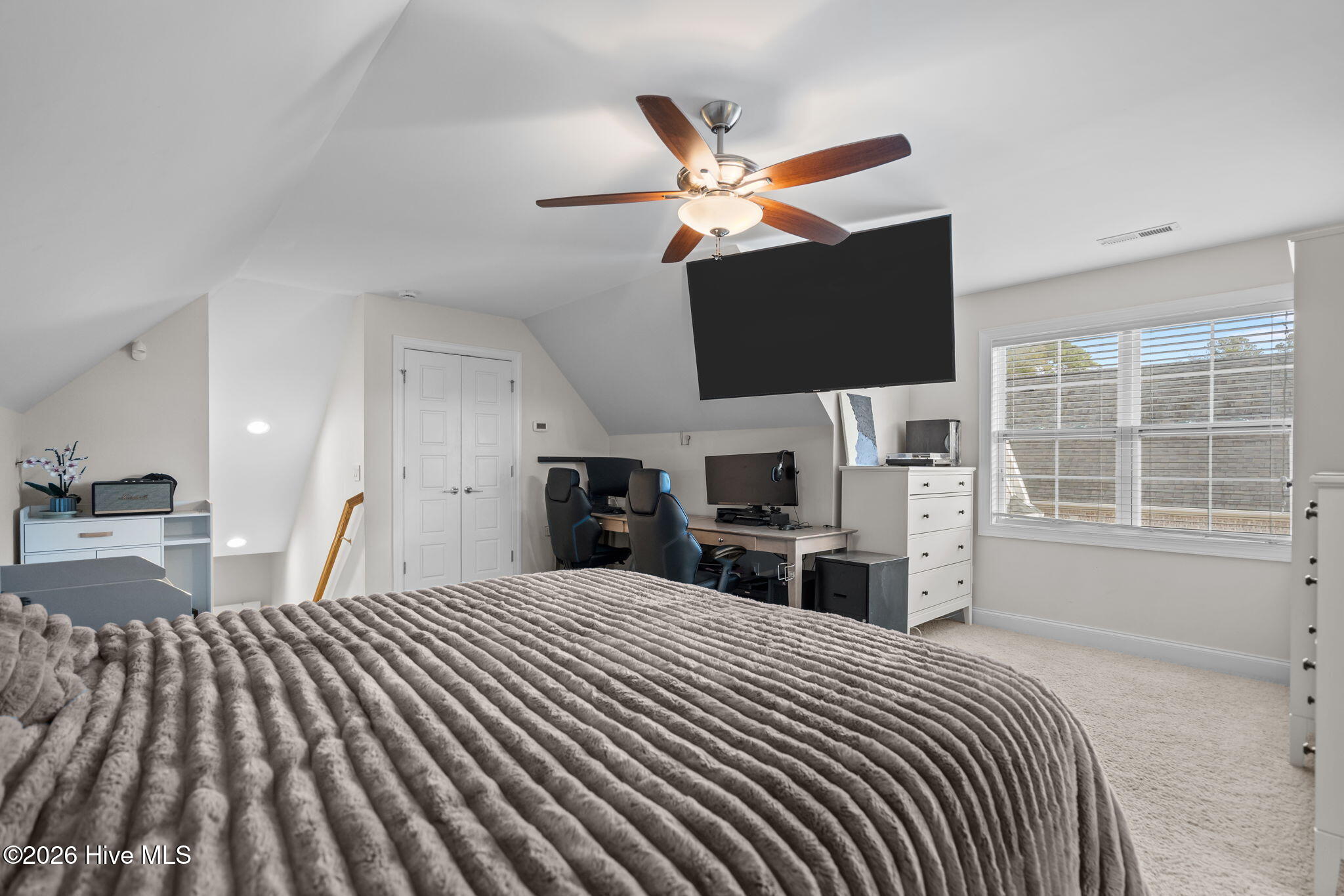 100548137 | Photo 40