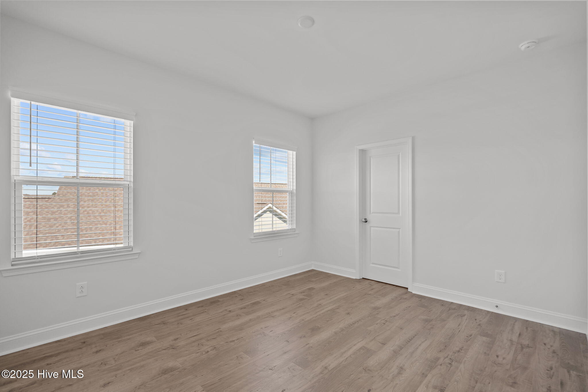 100537775 | Photo 28