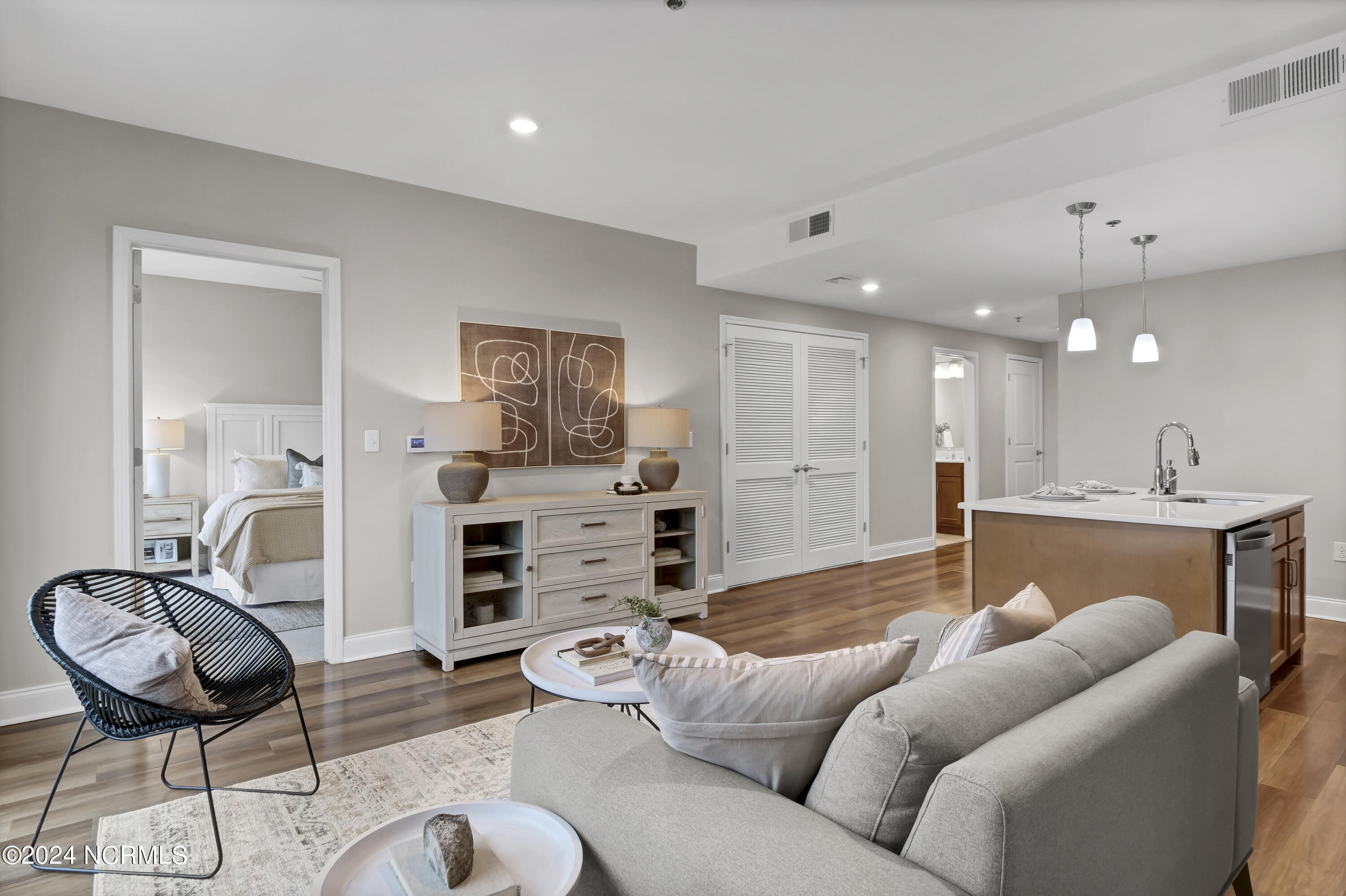 100469442 | Photo 23