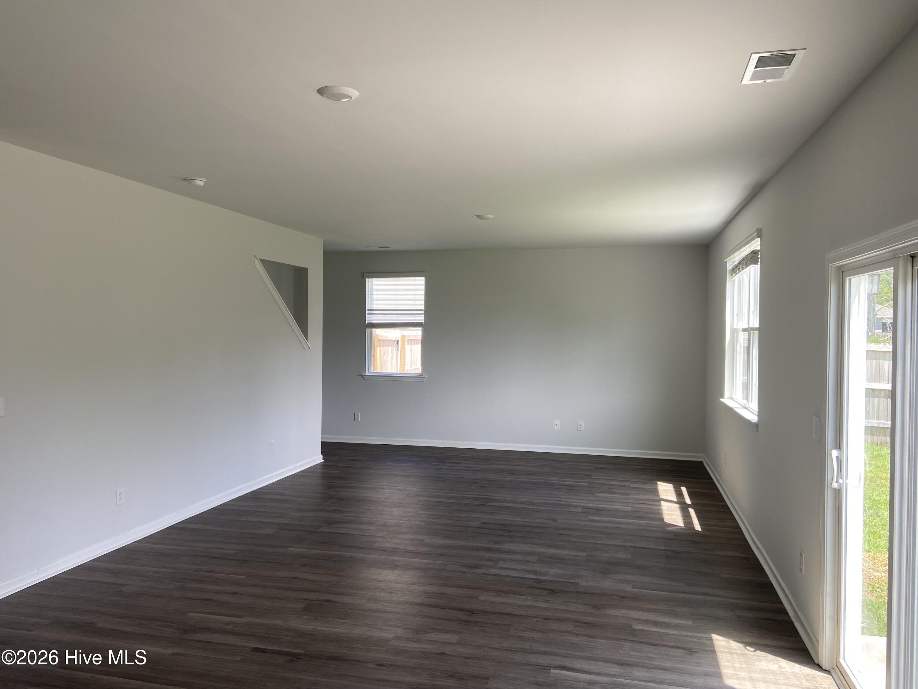 100561980 | Photo 14