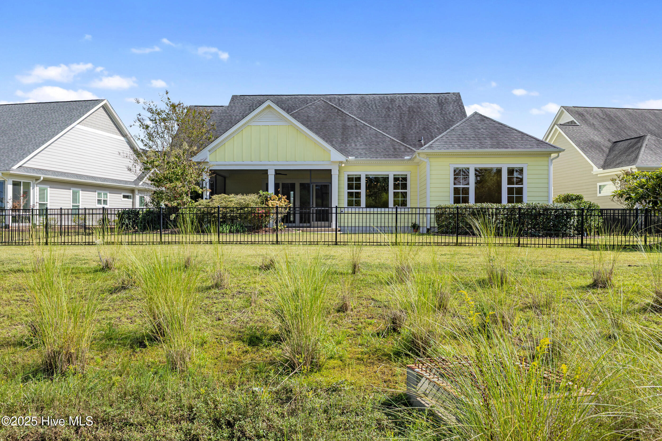 100534390 | Photo 48