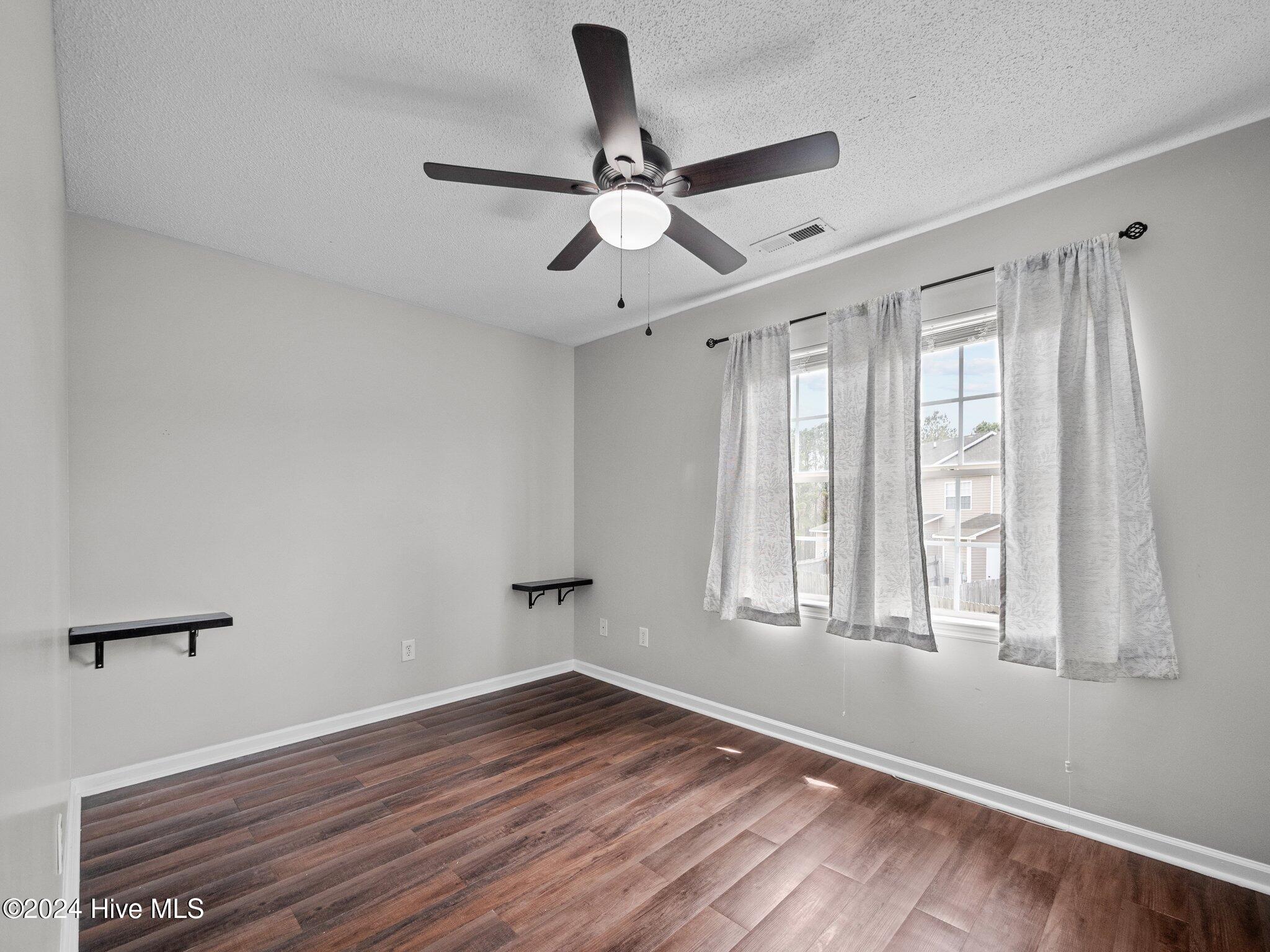 100542277 | Photo 13