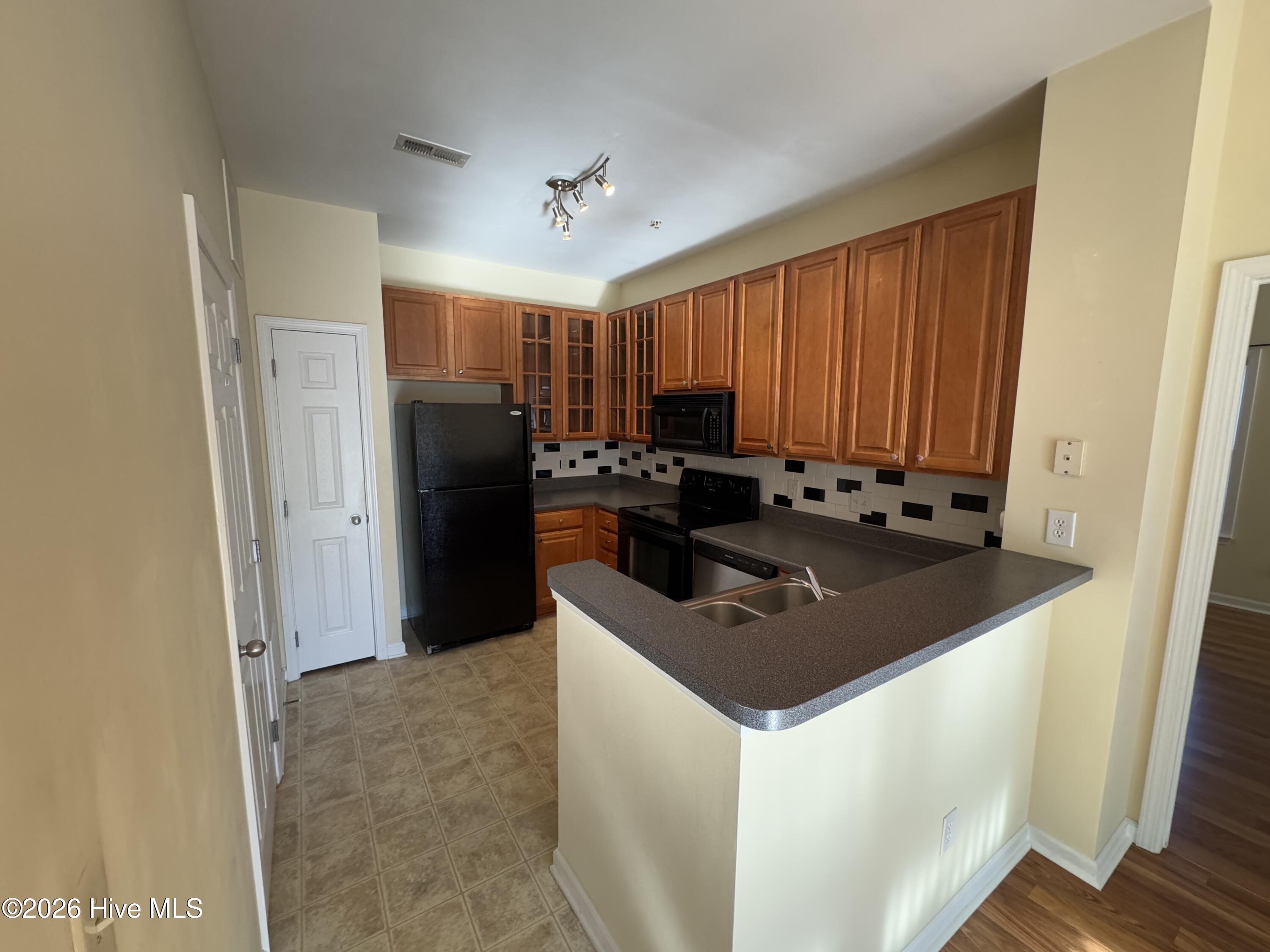 100551595 | Photo 10