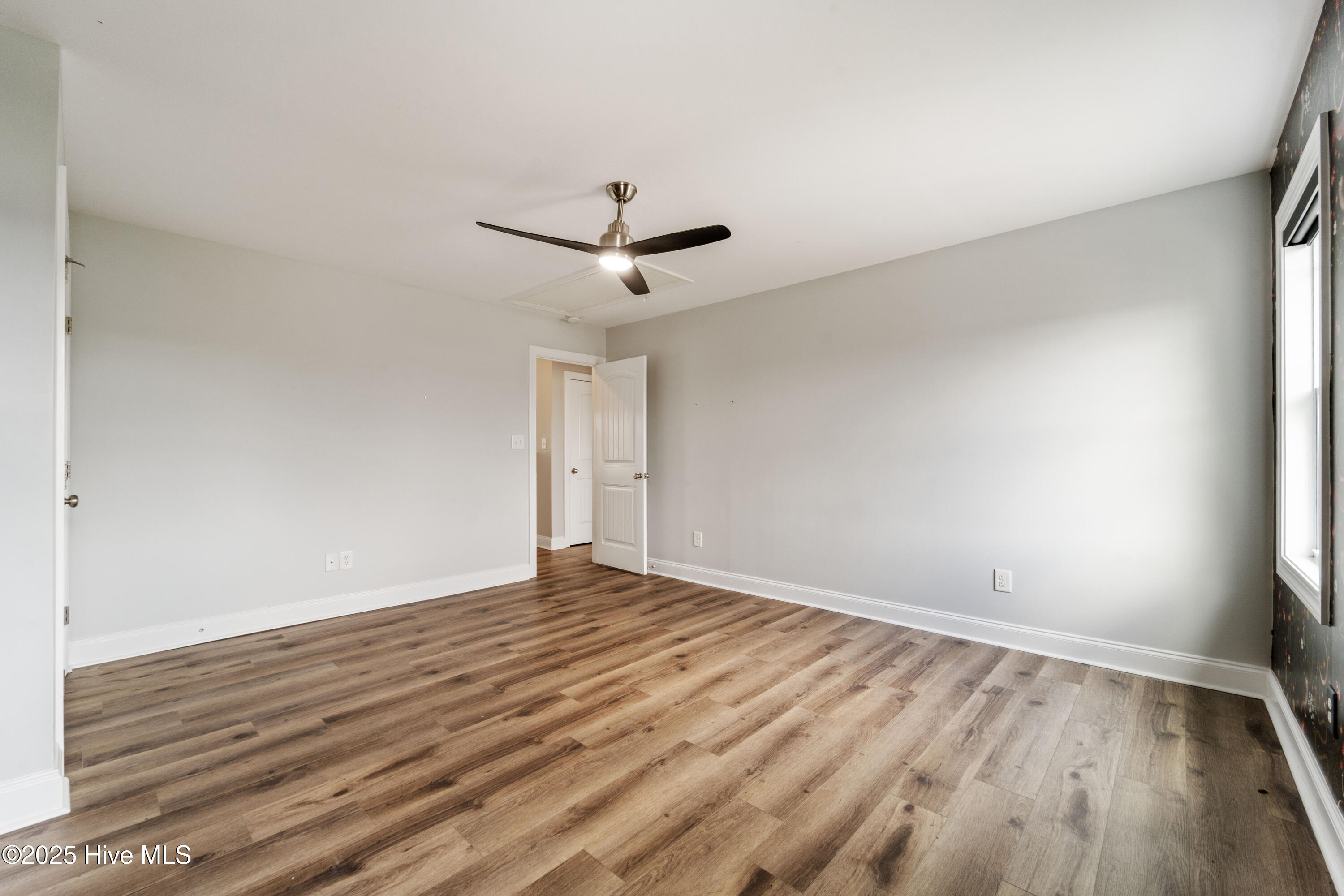 100525842 | Photo 70