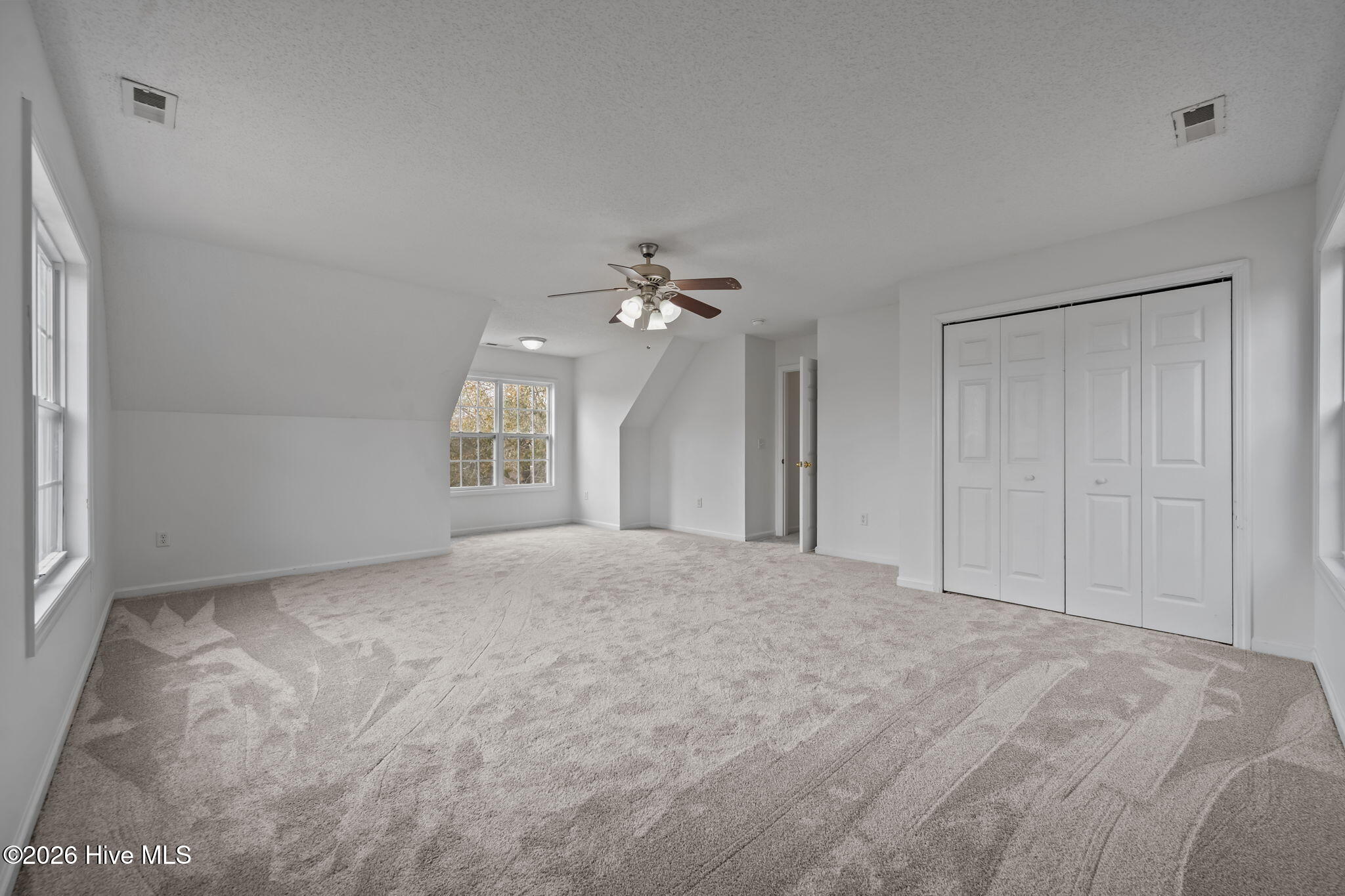 100547961 | Photo 35