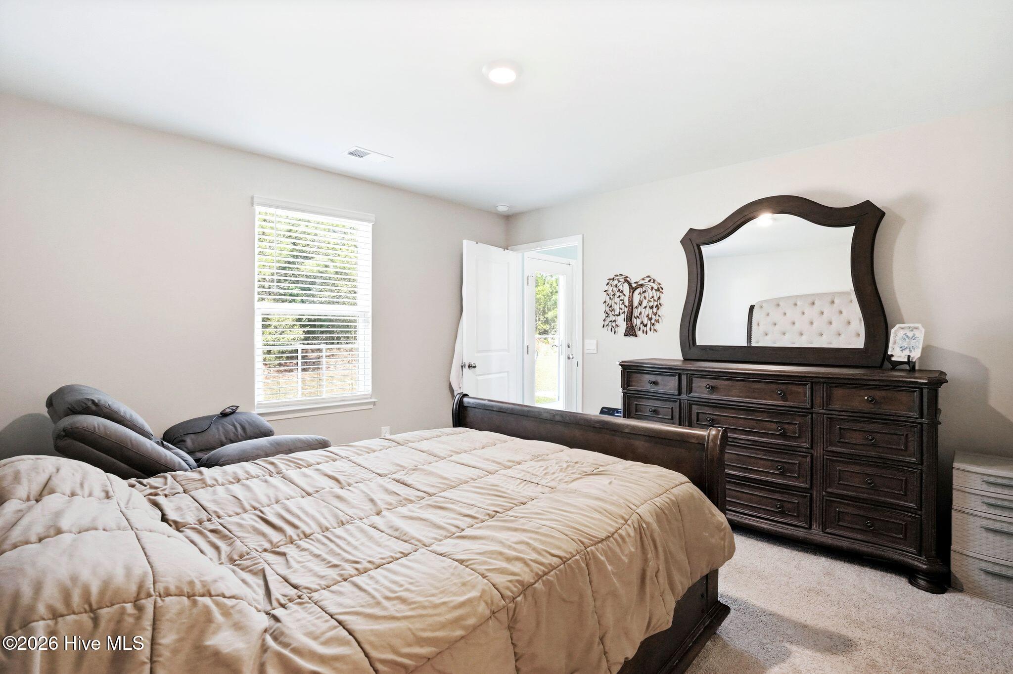 100565300 | Photo 25