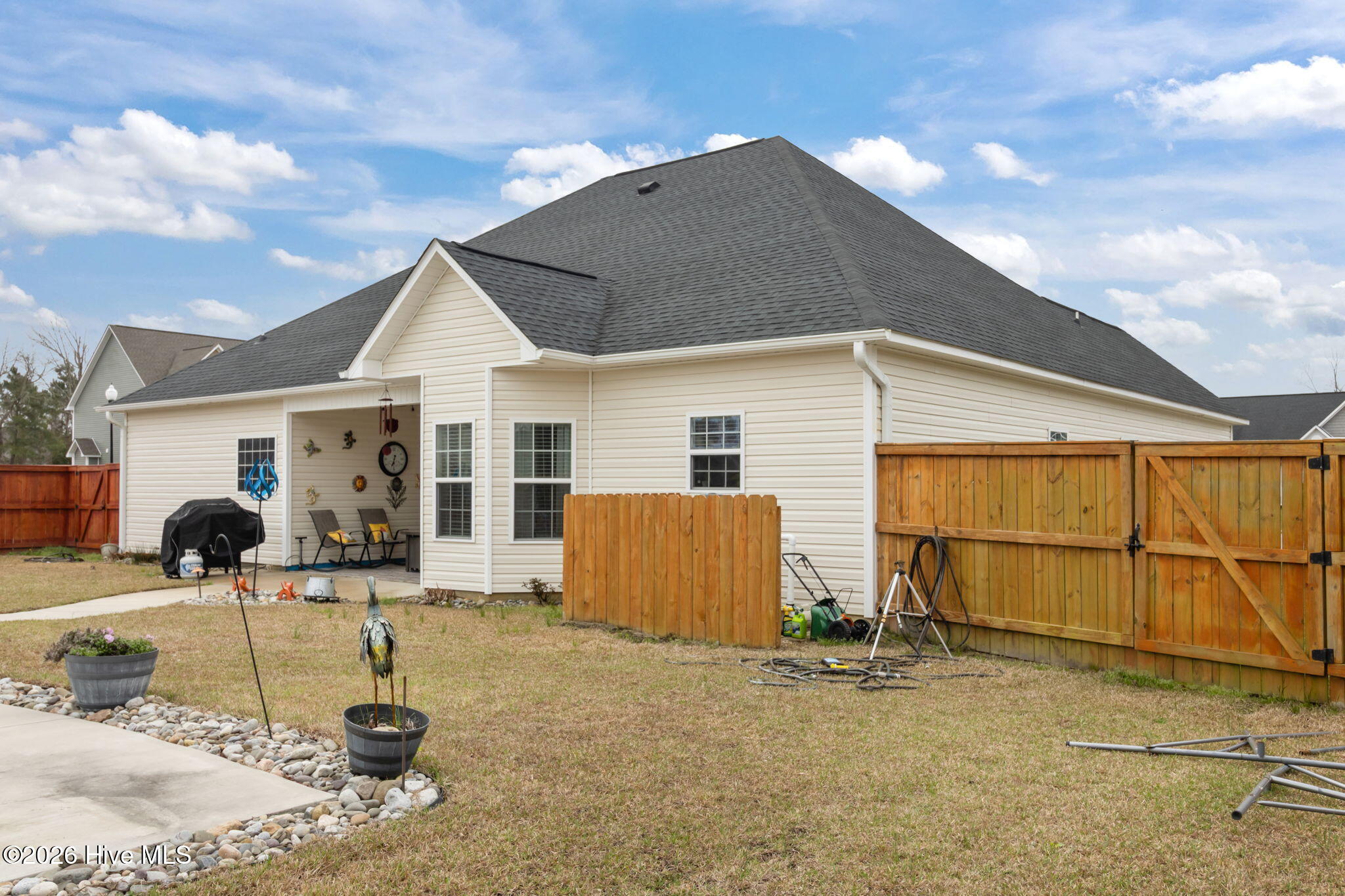 100560055 | Photo 53