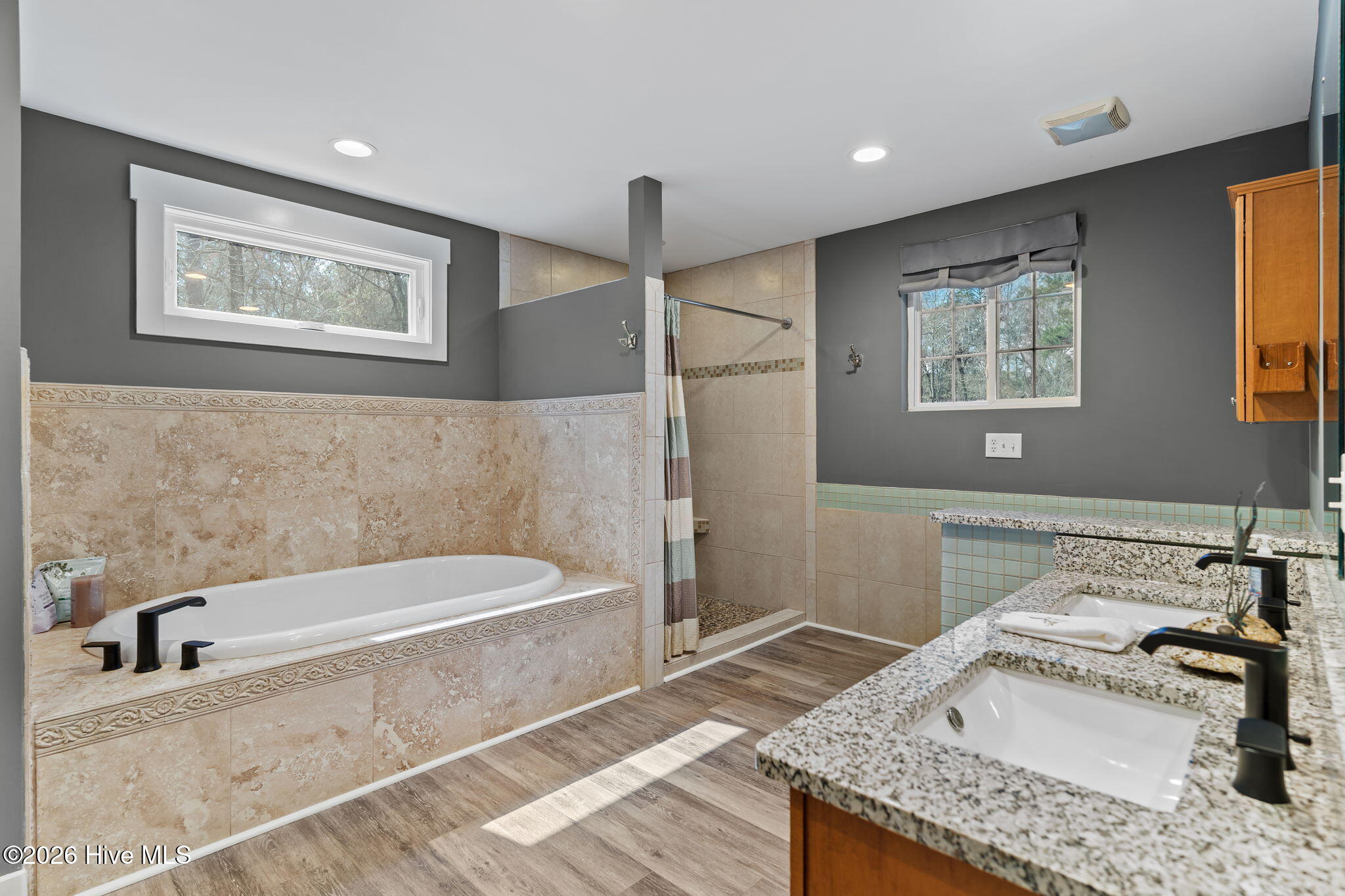 100559500 | Photo 32