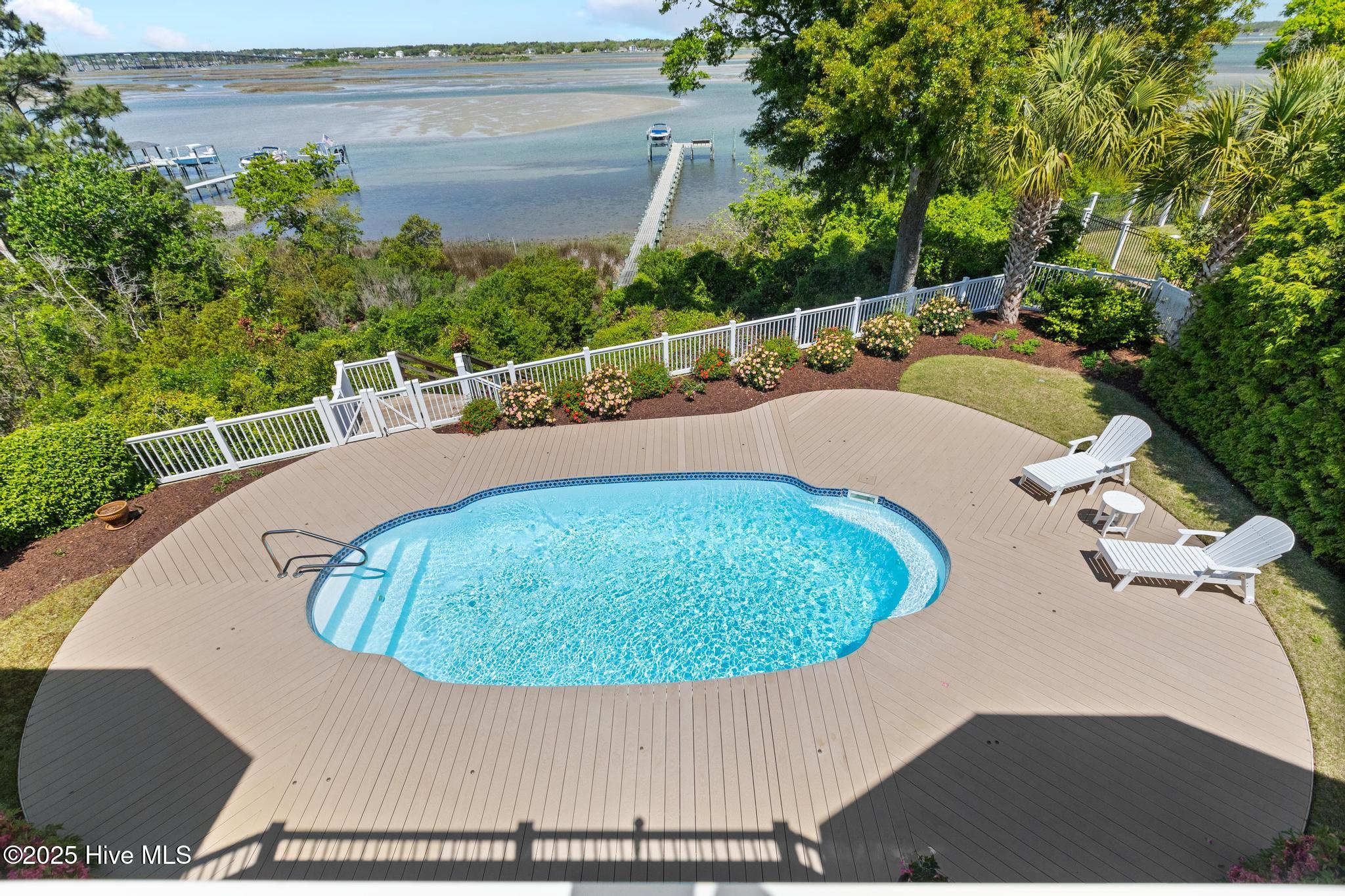 100567588 | Photo 51