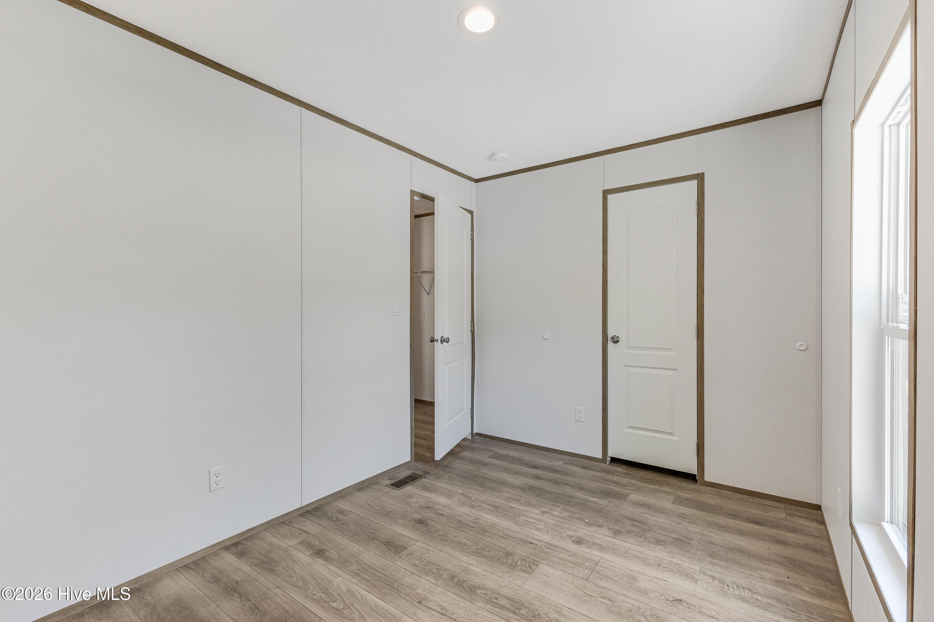 100568347 | Photo 22