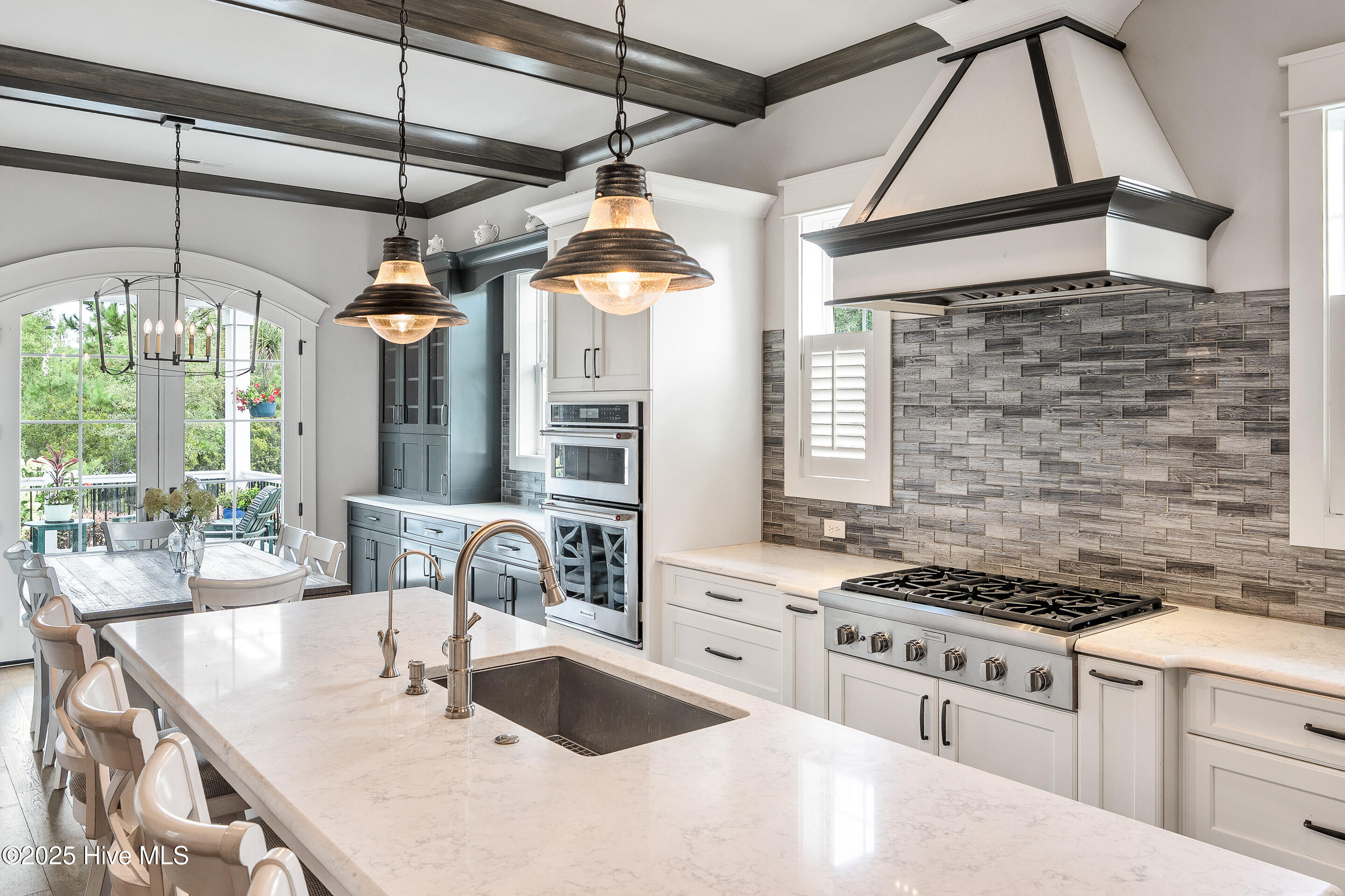 100522679 | Photo 16