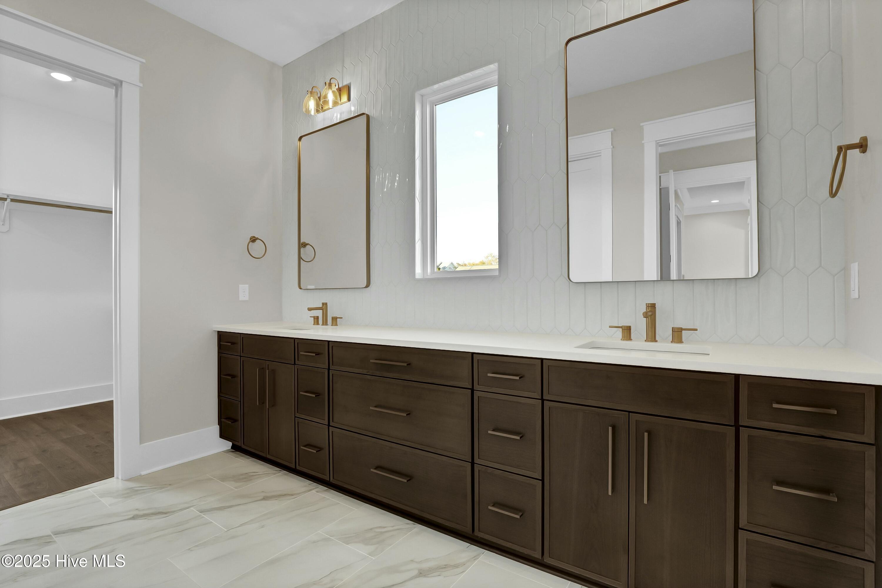 100544743 | Photo 33