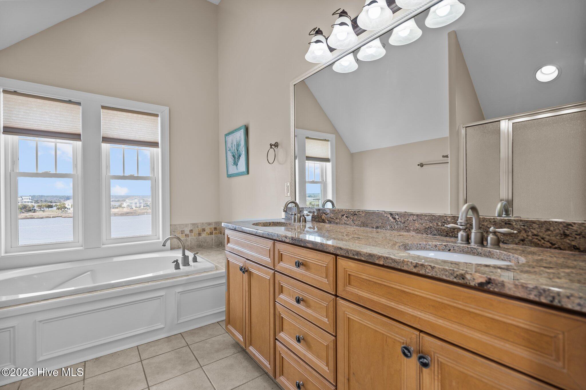 100562244 | Photo 37