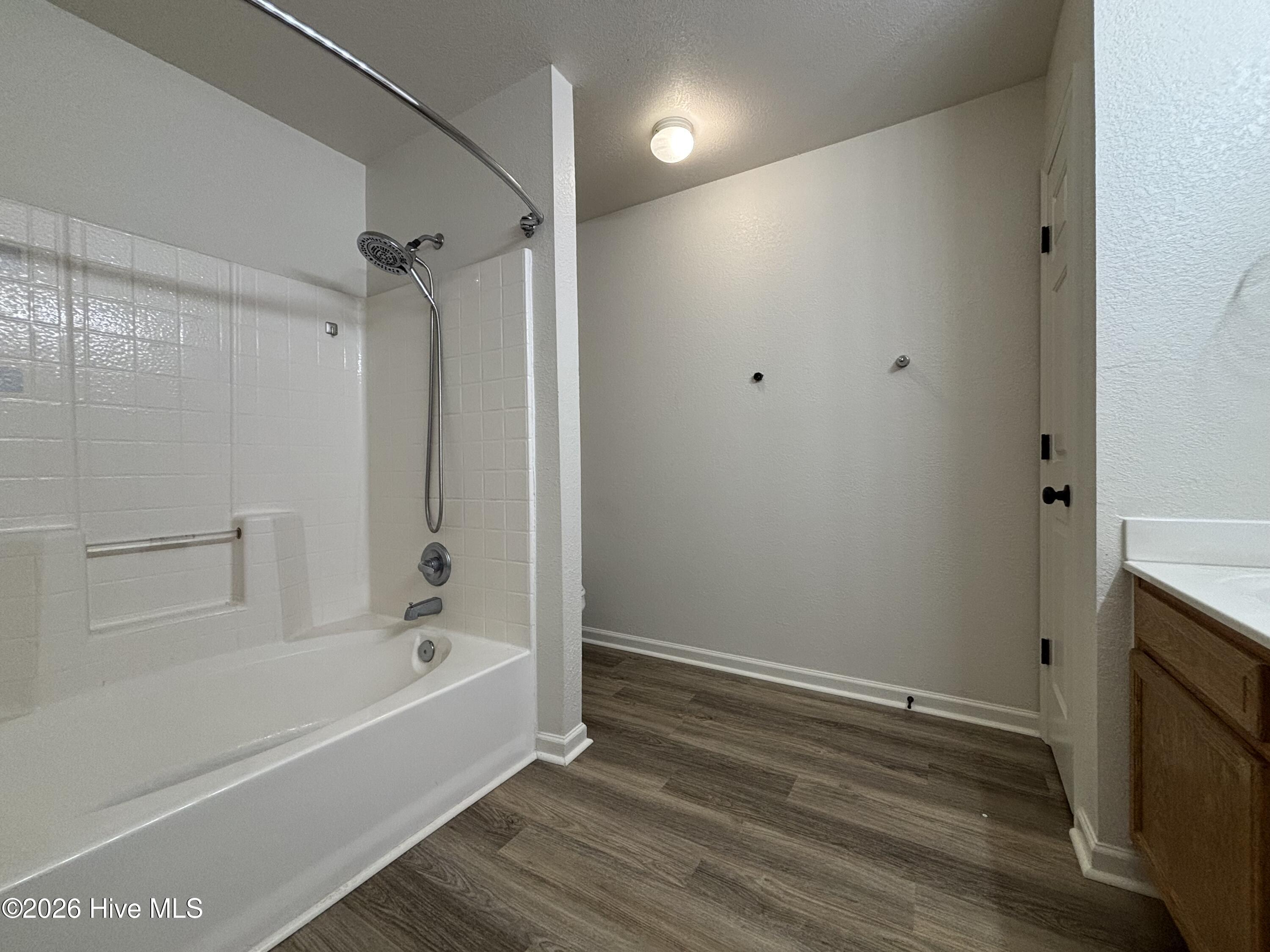 100565397 | Photo 11