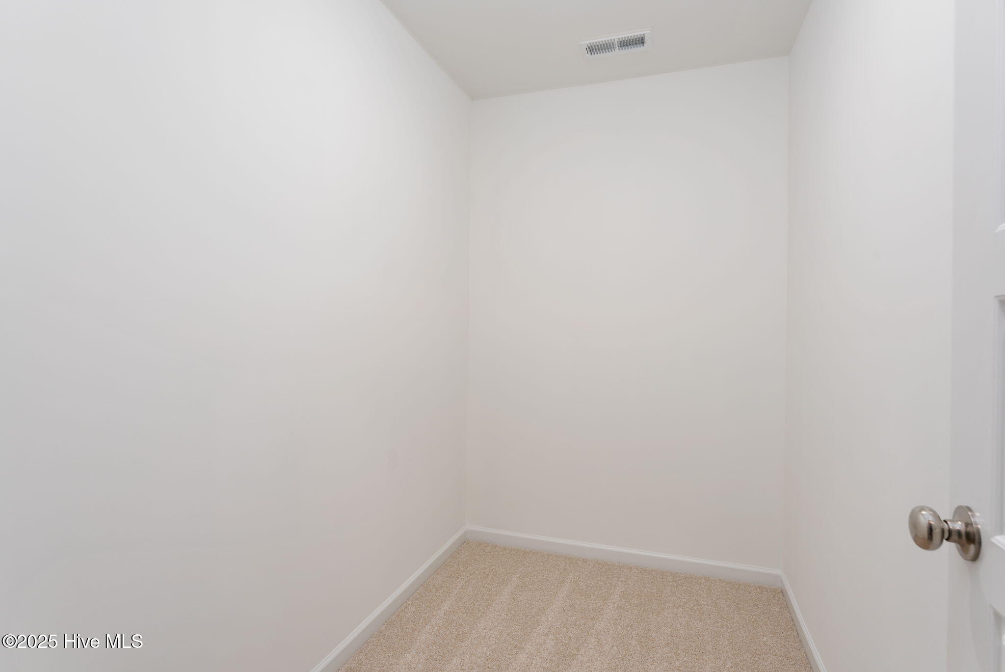 100558380 | Photo 23