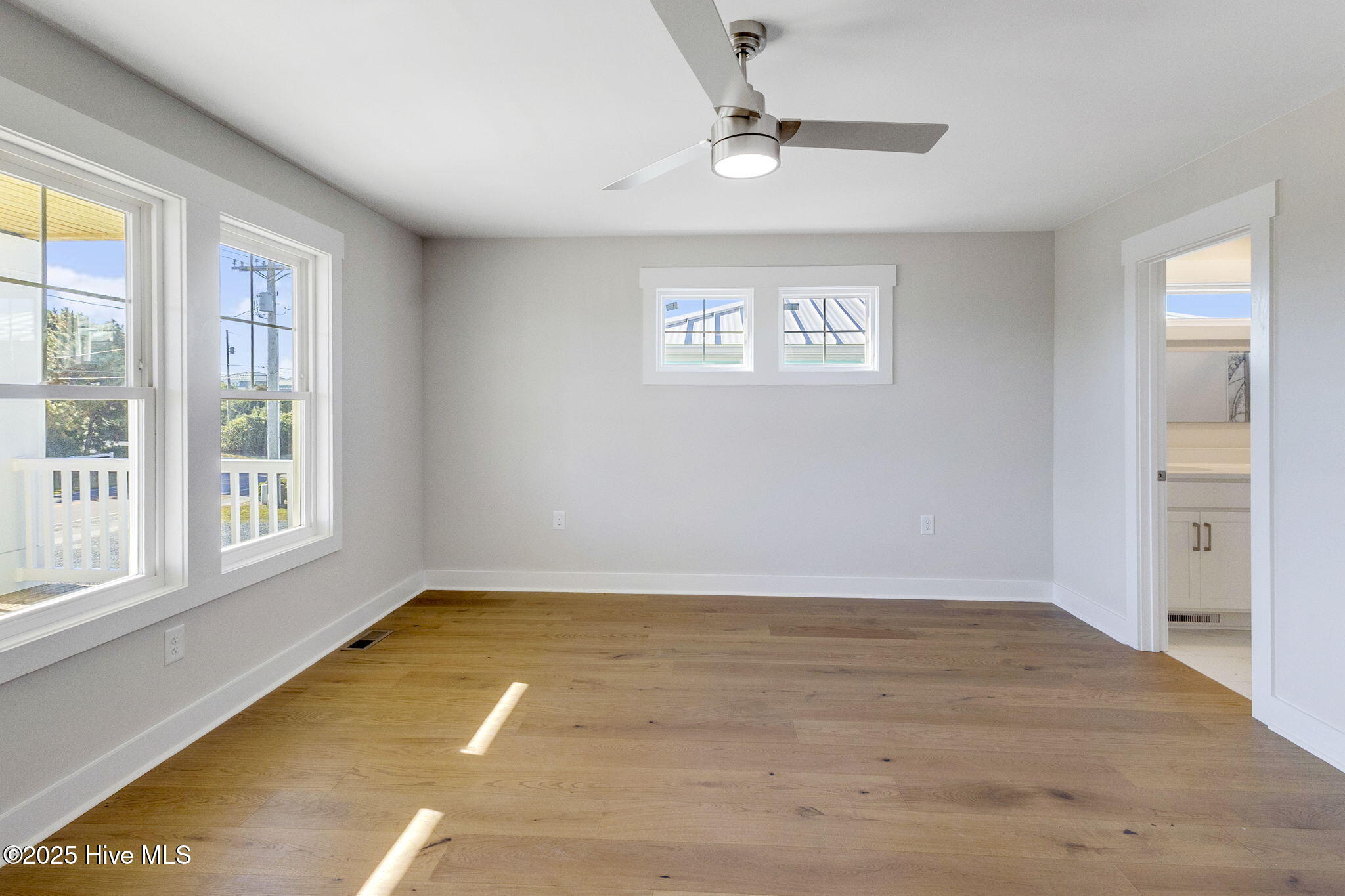 100522656 | Photo 33