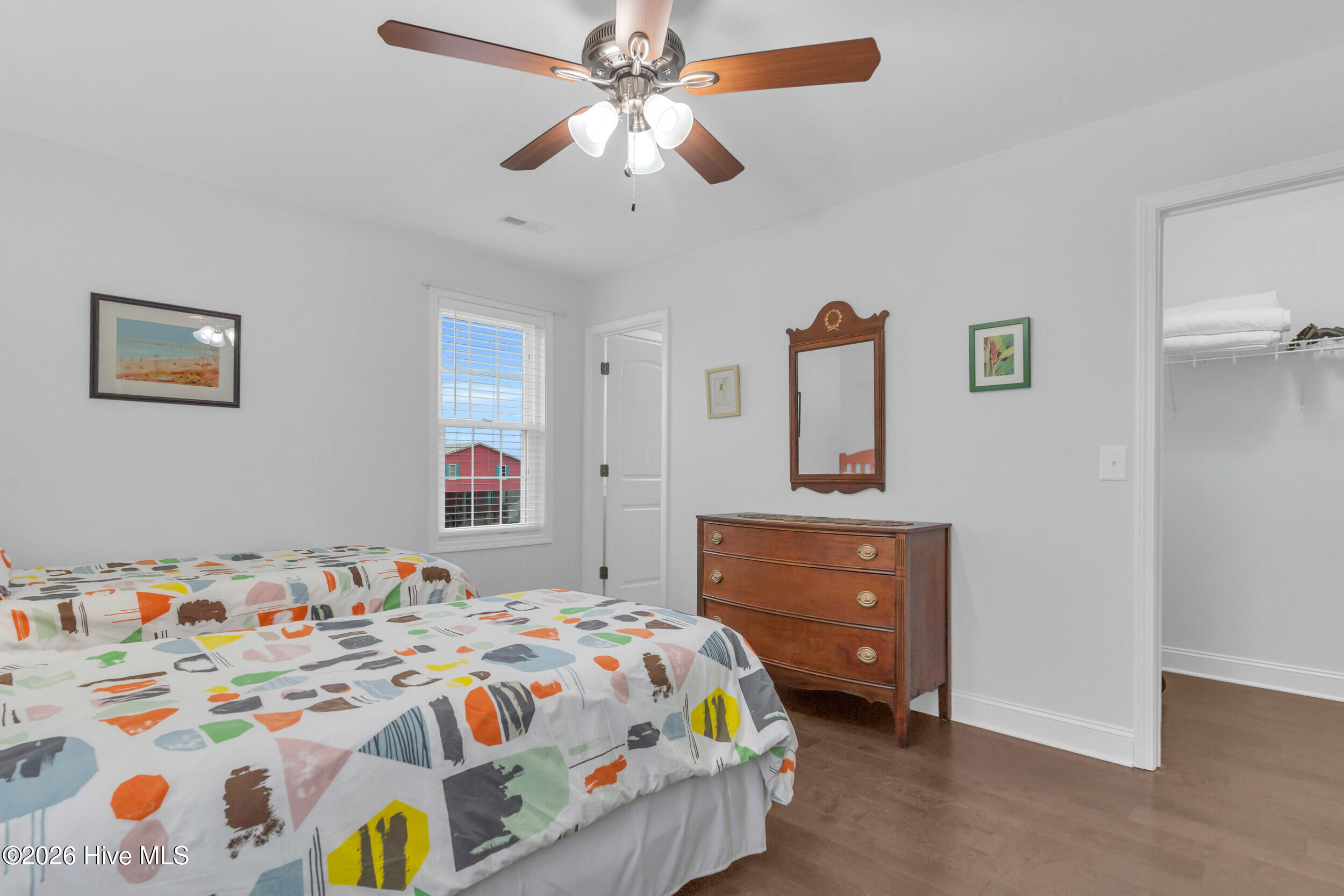 100550422 | Photo 26