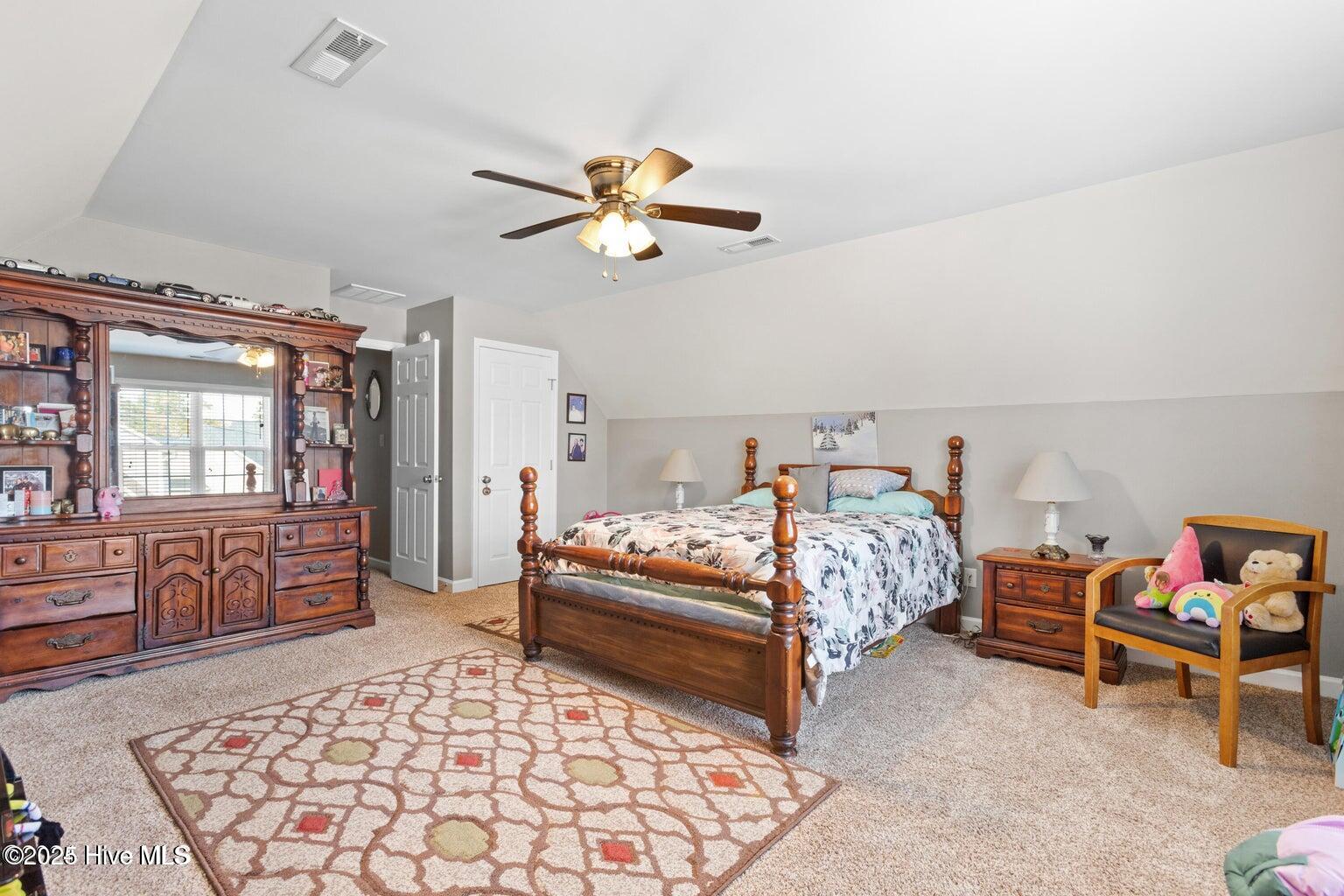 100540858 | Photo 25